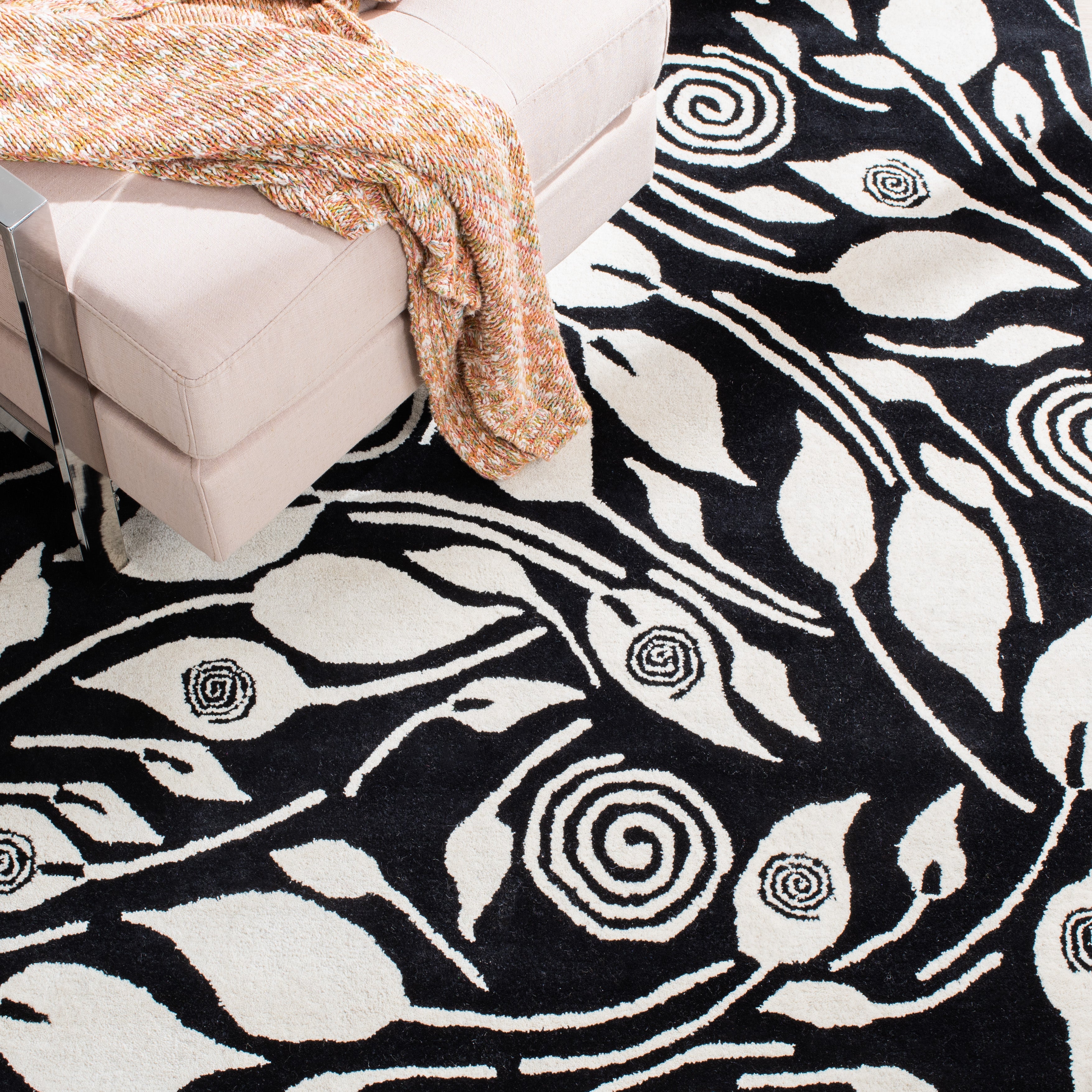 Black / Ivory