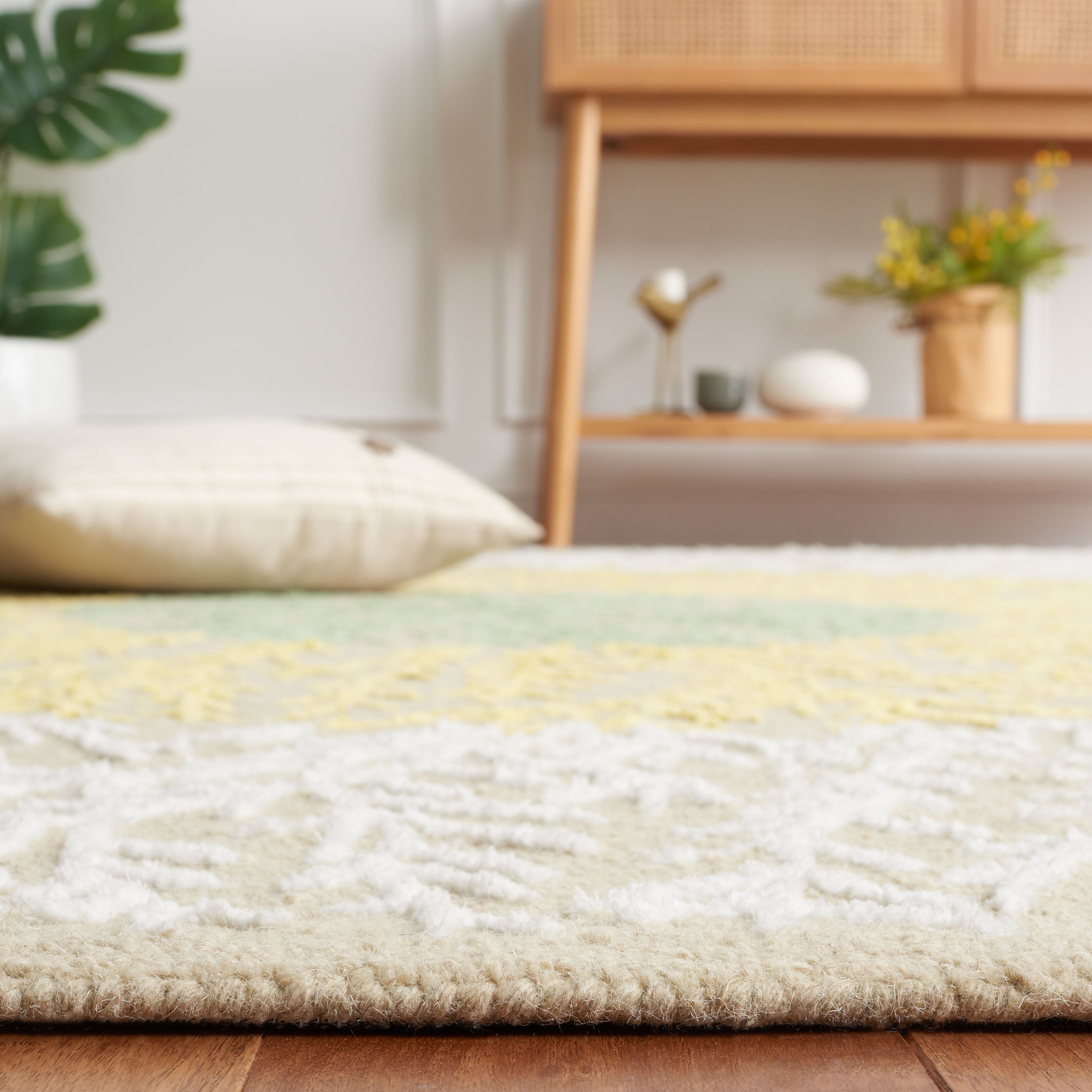 Beige / Yellow