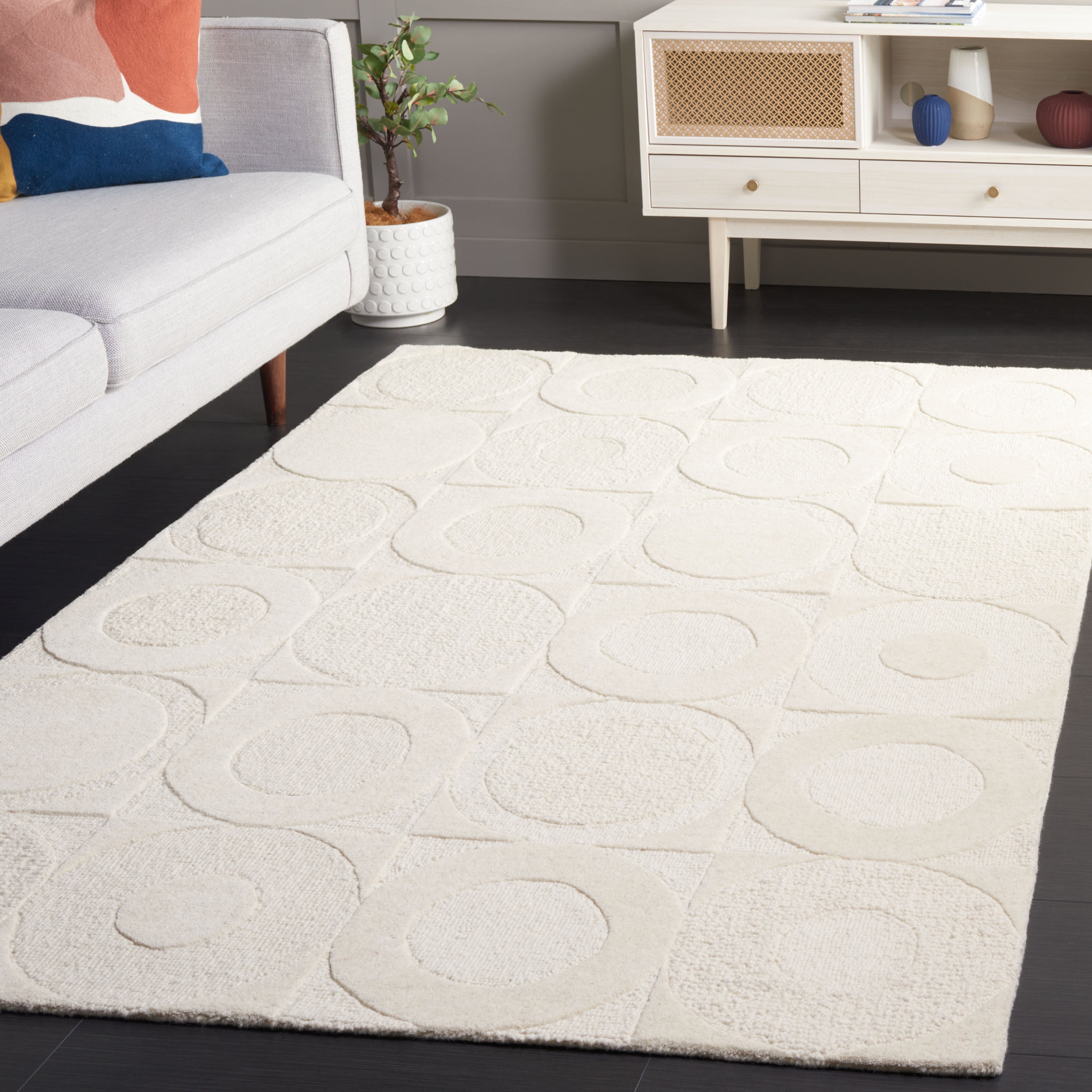 Beige / Ivory