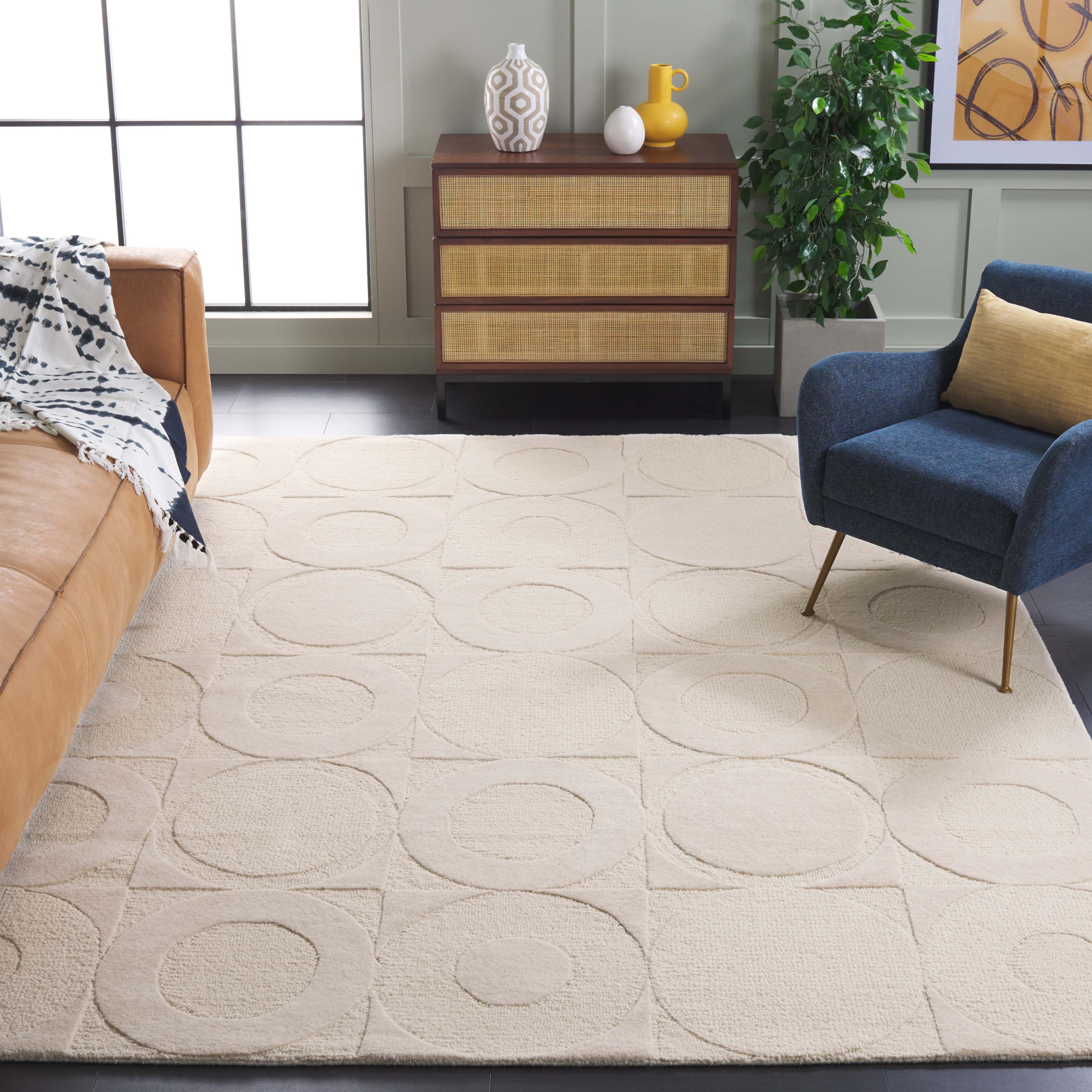Beige / Ivory