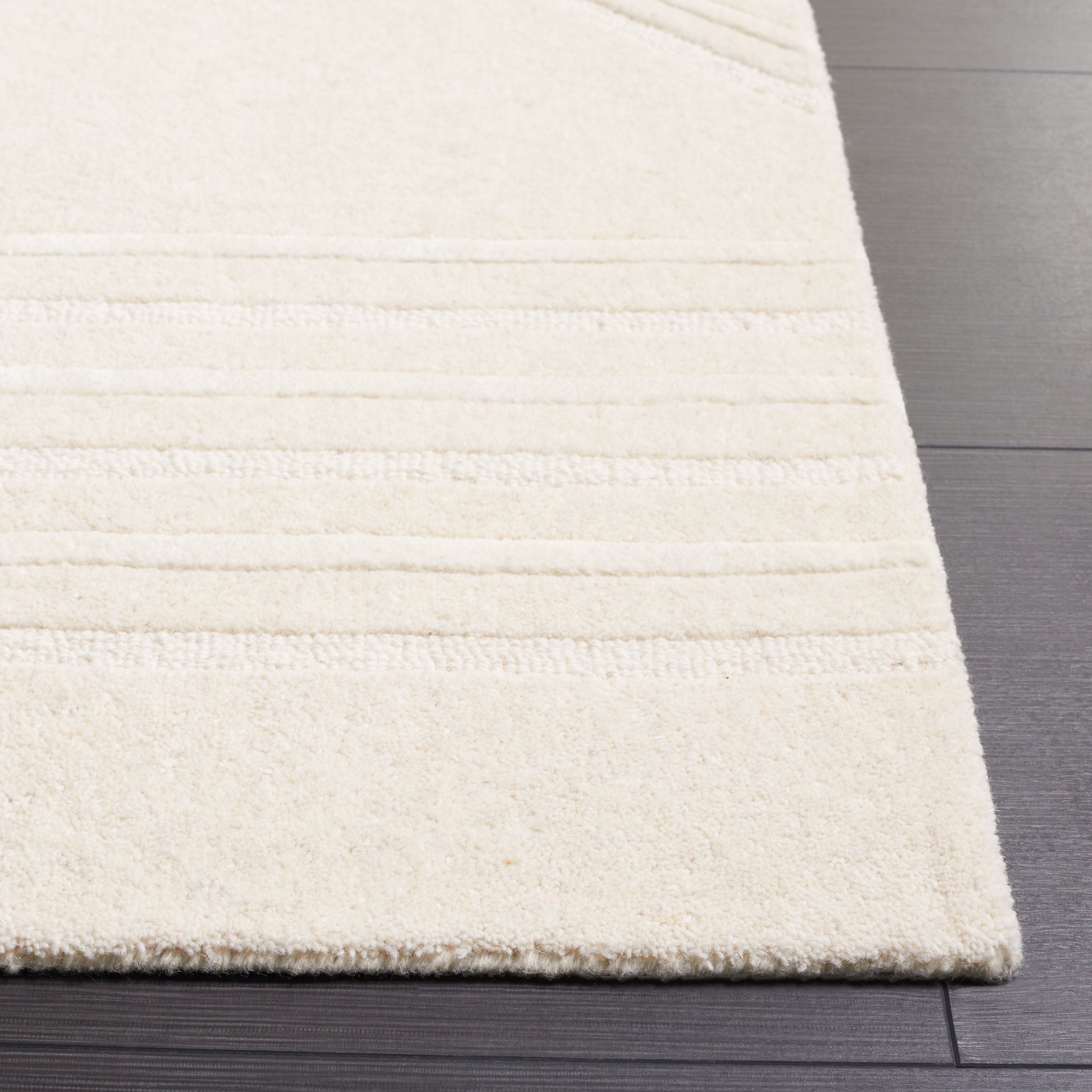 Beige / Ivory