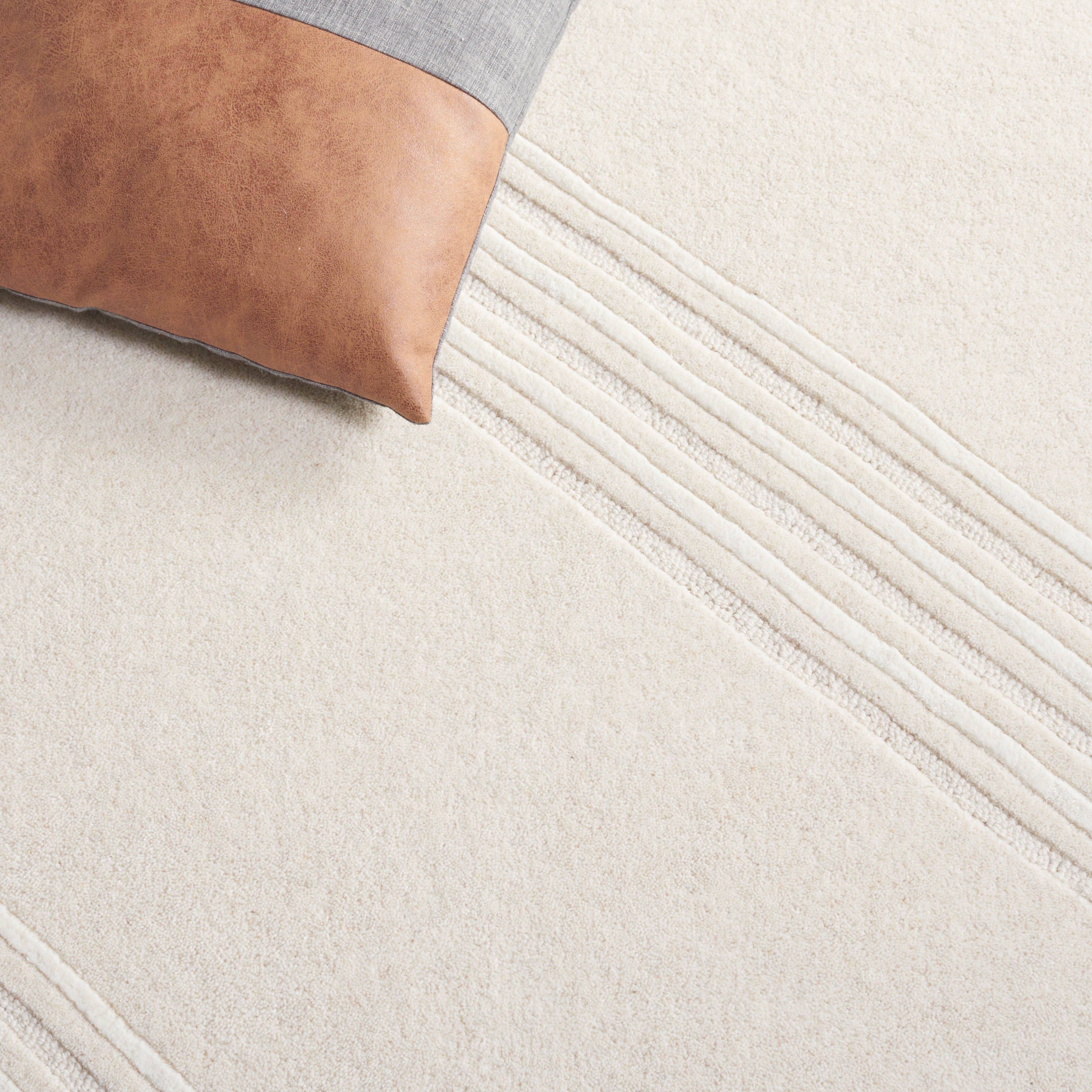 Beige / Ivory