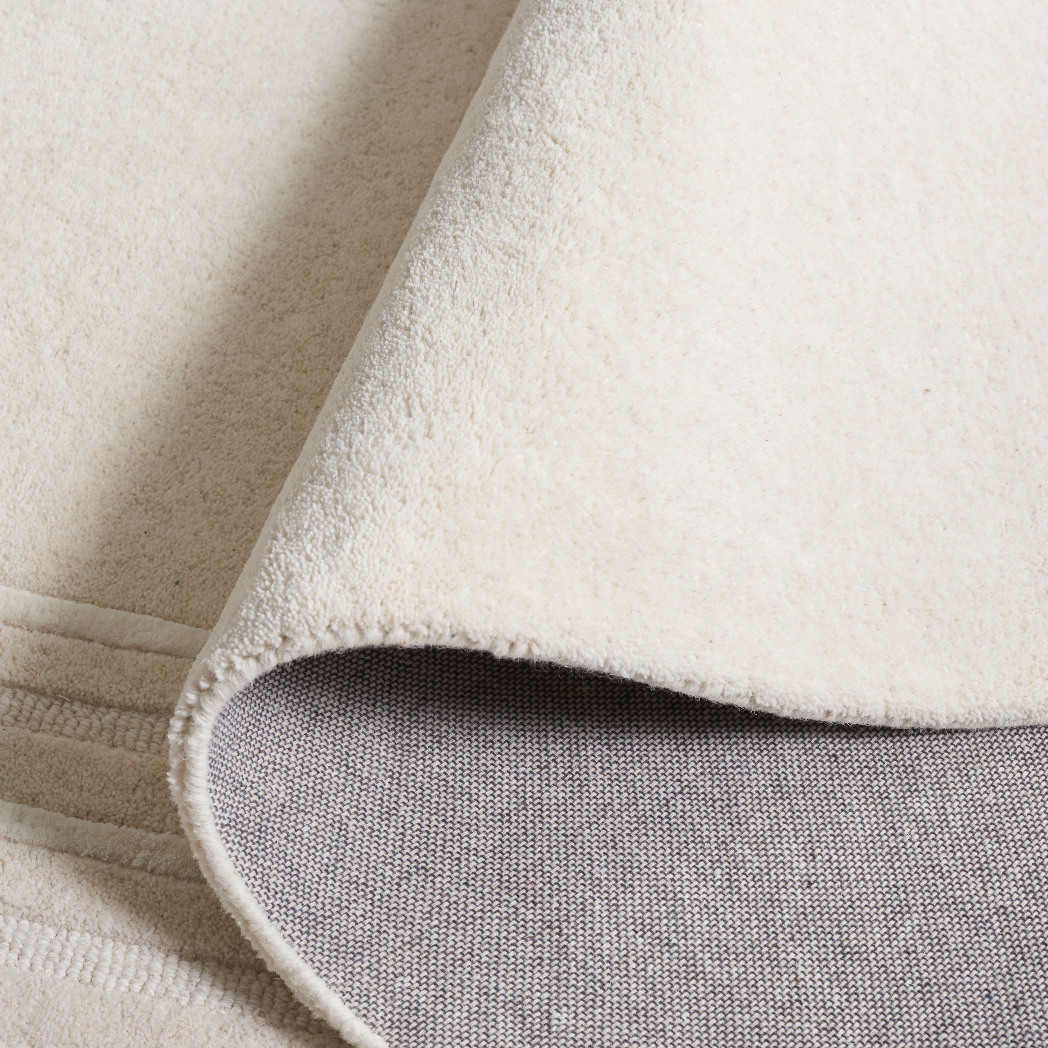 Beige / Ivory