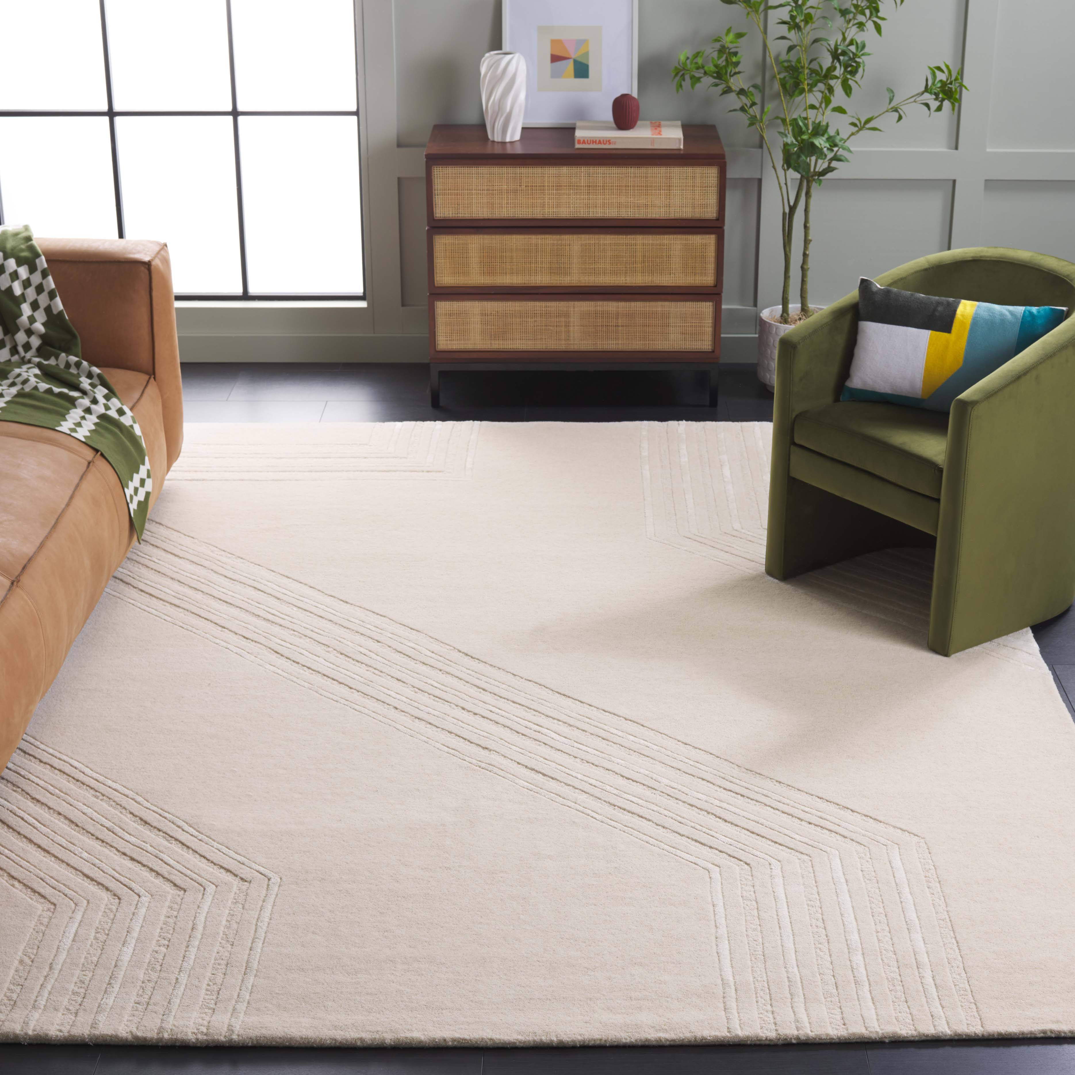 Beige / Ivory