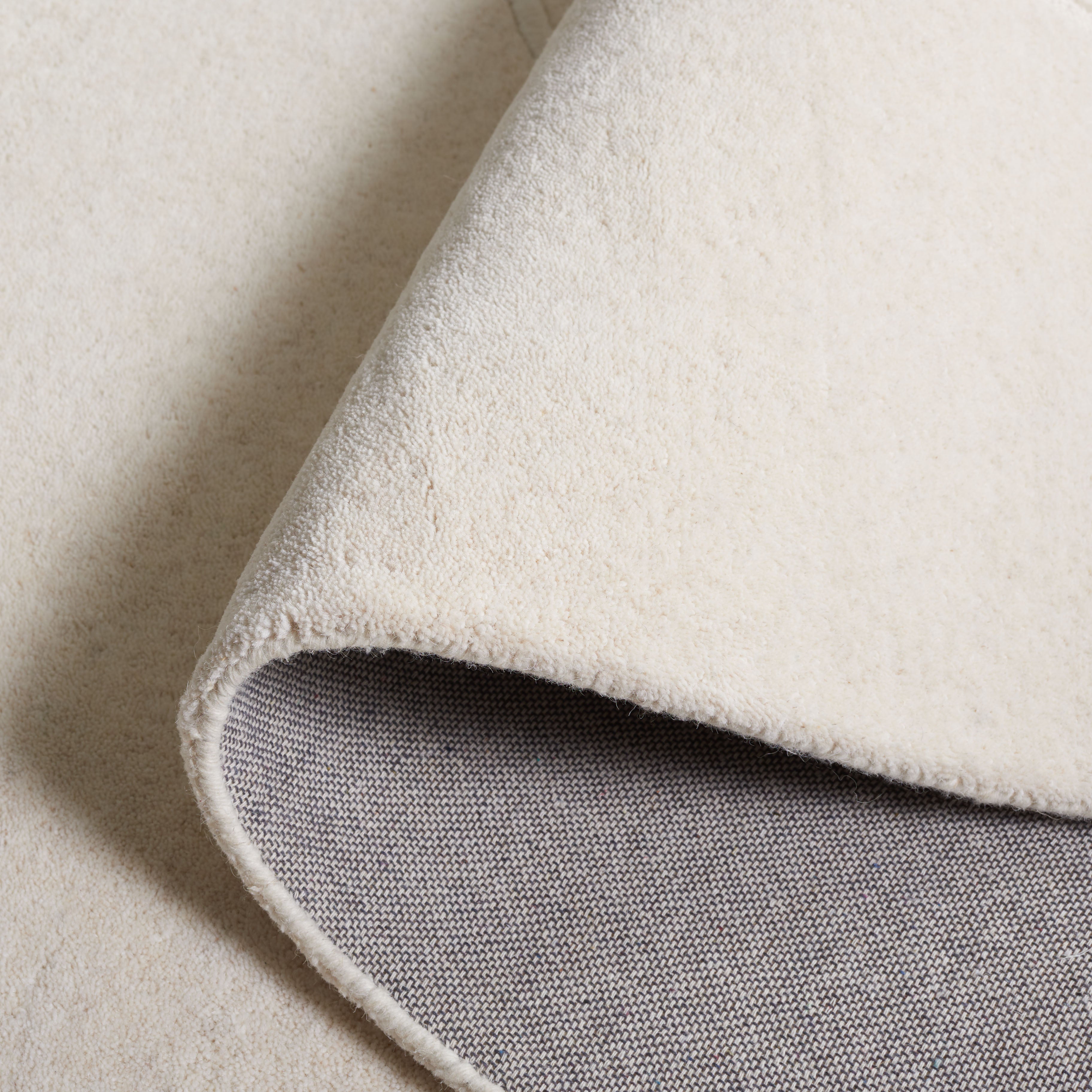 Beige / Ivory