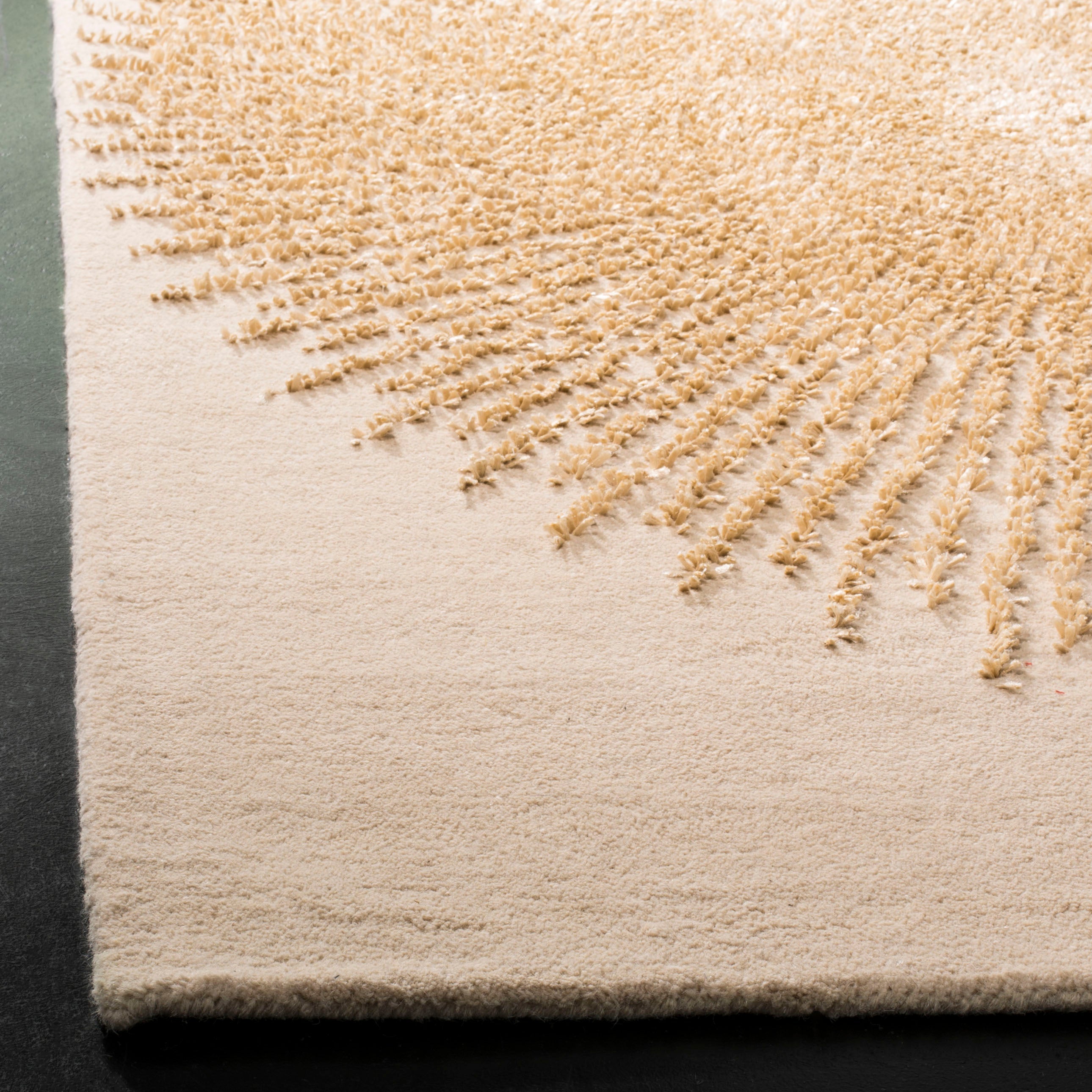 Beige / Beige