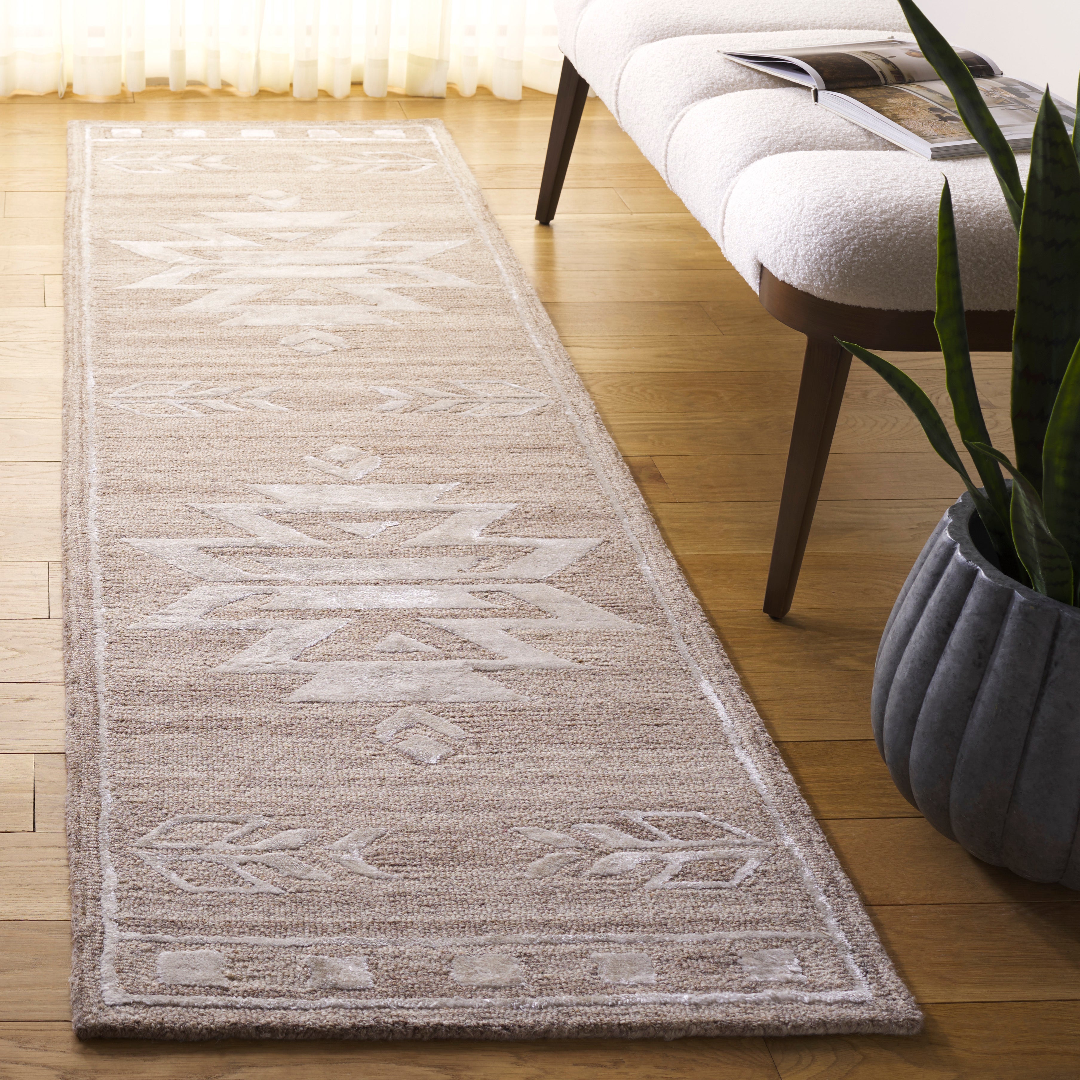 Beige / Ivory