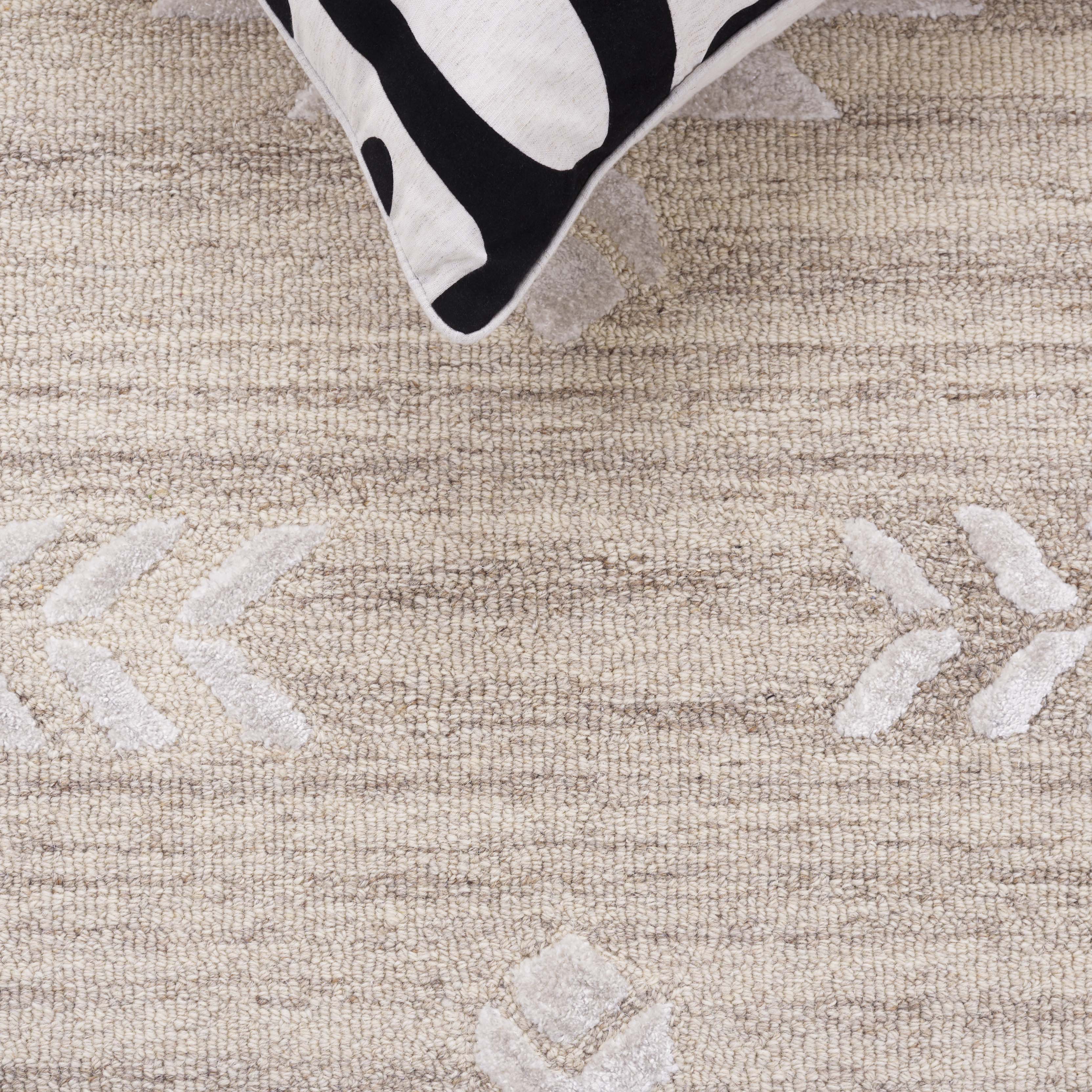 Beige / Ivory