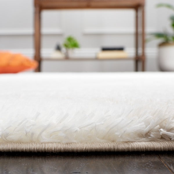 Tahoe Shag 677 Rug | Safavieh - THO677 - White / Silver