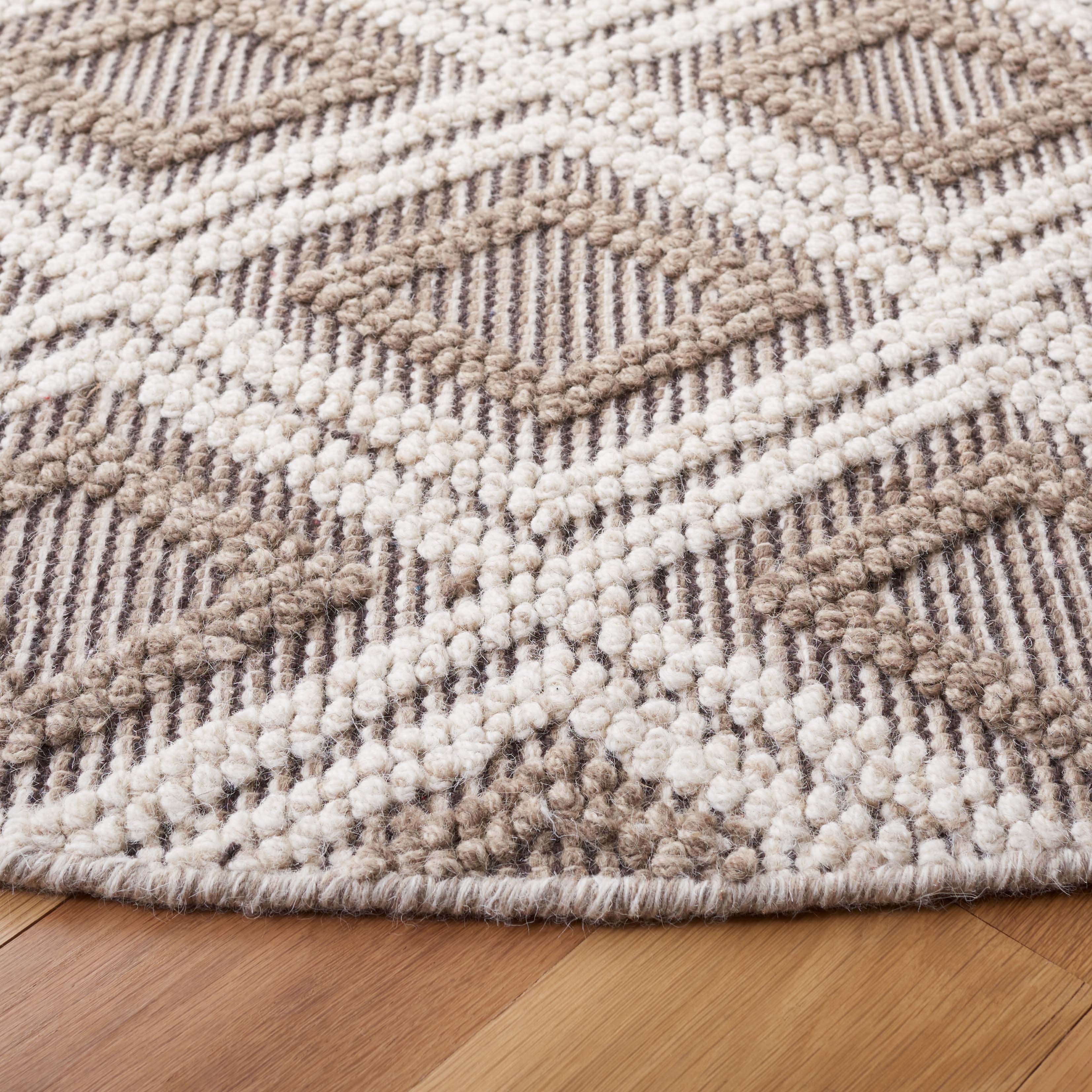 Vermont 212 Rug | Safavieh - VRM212 - Beige / Ivory