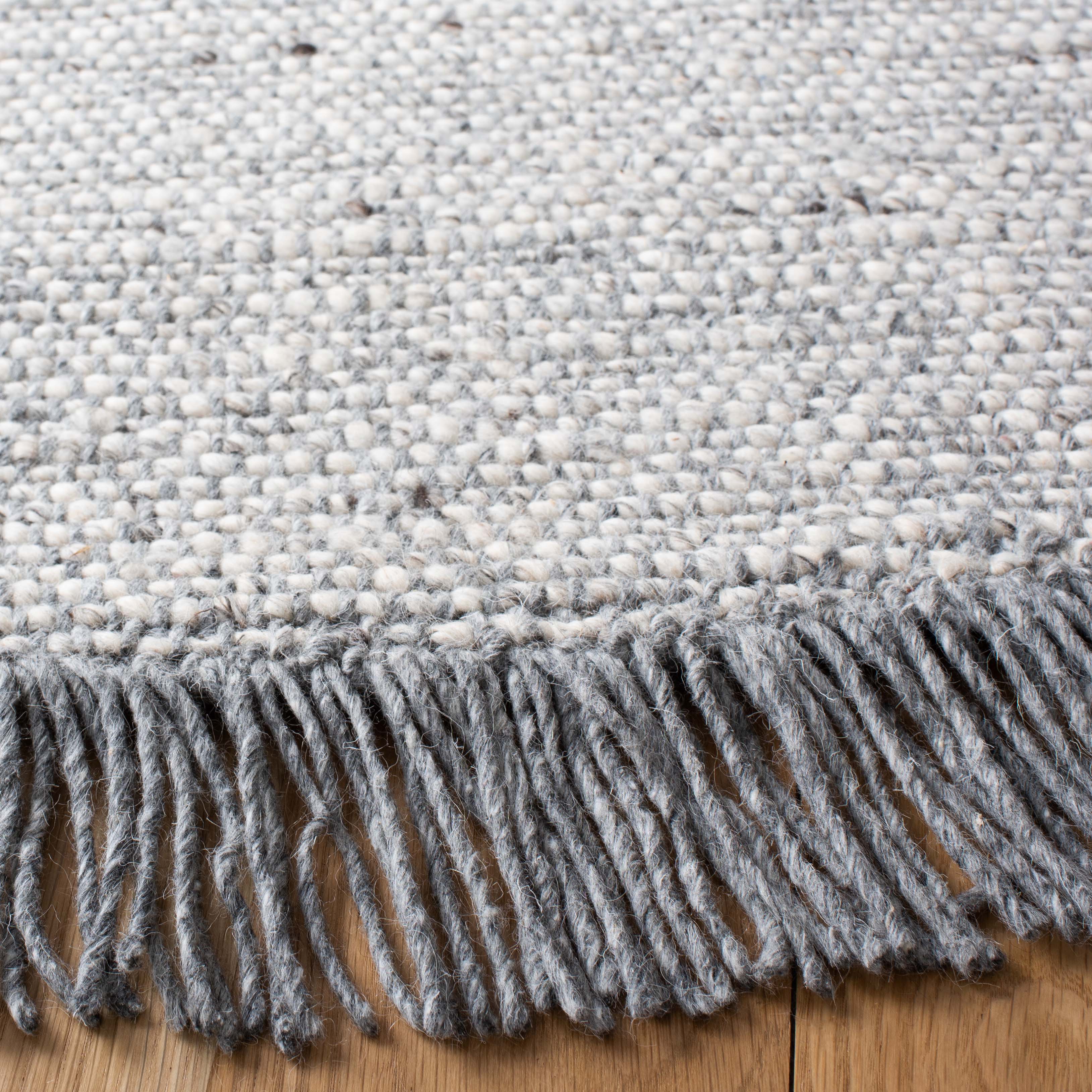 Vermont 701 Rug | Safavieh - VRM701 - Ivory / Grey