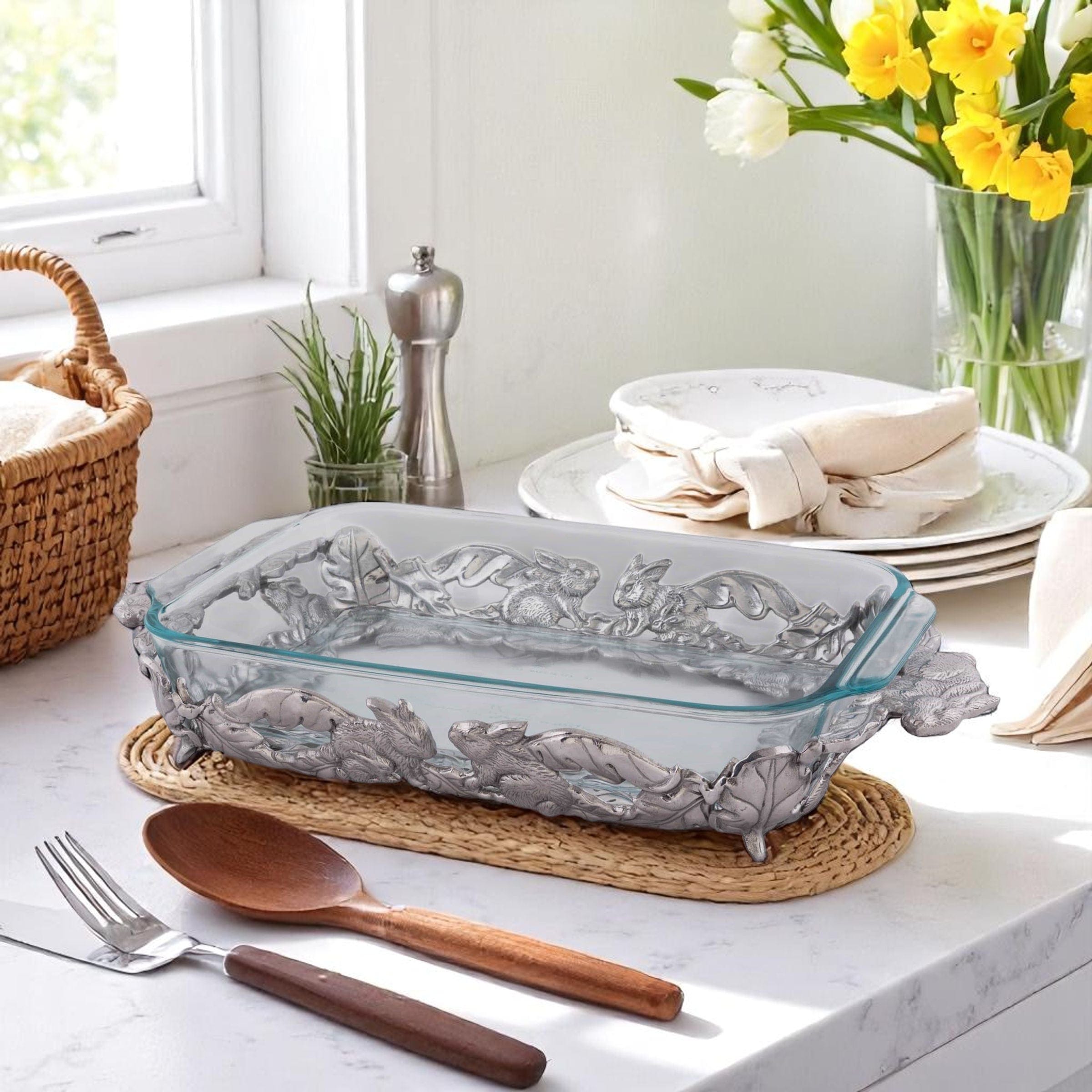 Bunny 3-Qt Casserole W/Pyrex