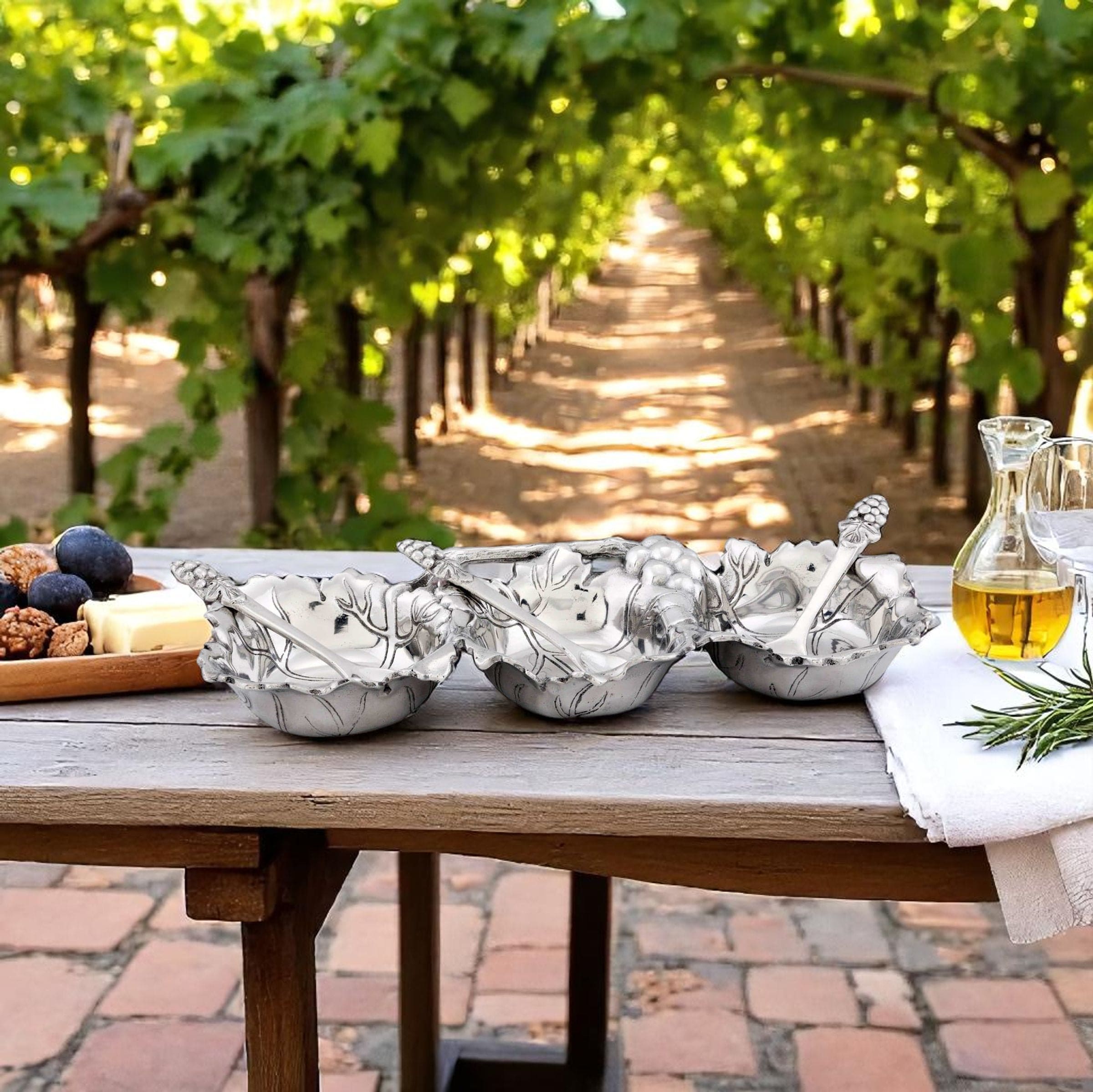 Grape Condiment Server