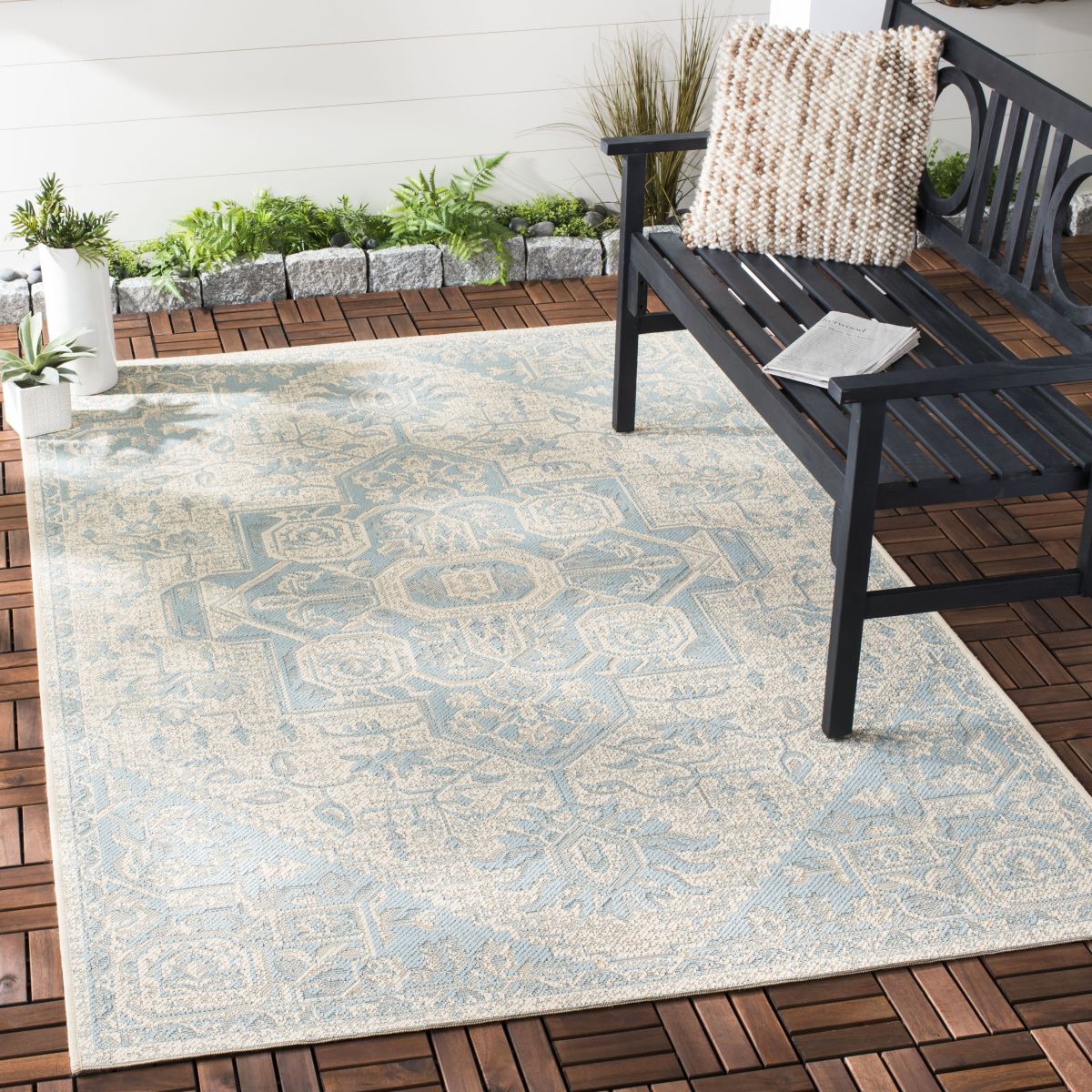Beach House 138 Rug | Safavieh - BHS138 - Aqua / Cream