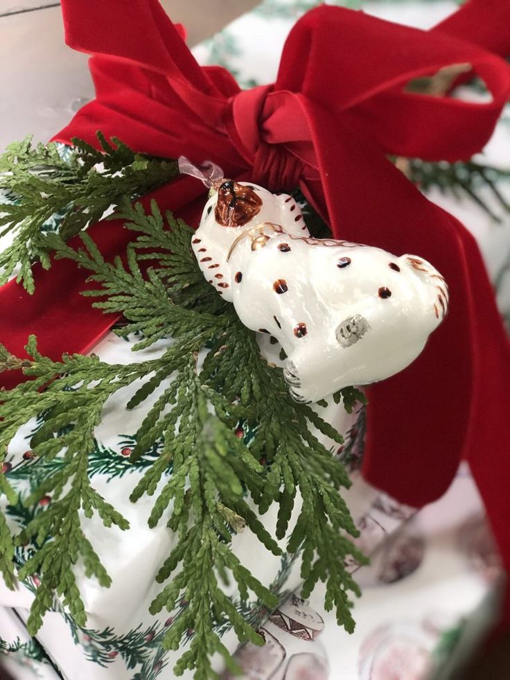 Ivory & Gold Staffordshire Ornament