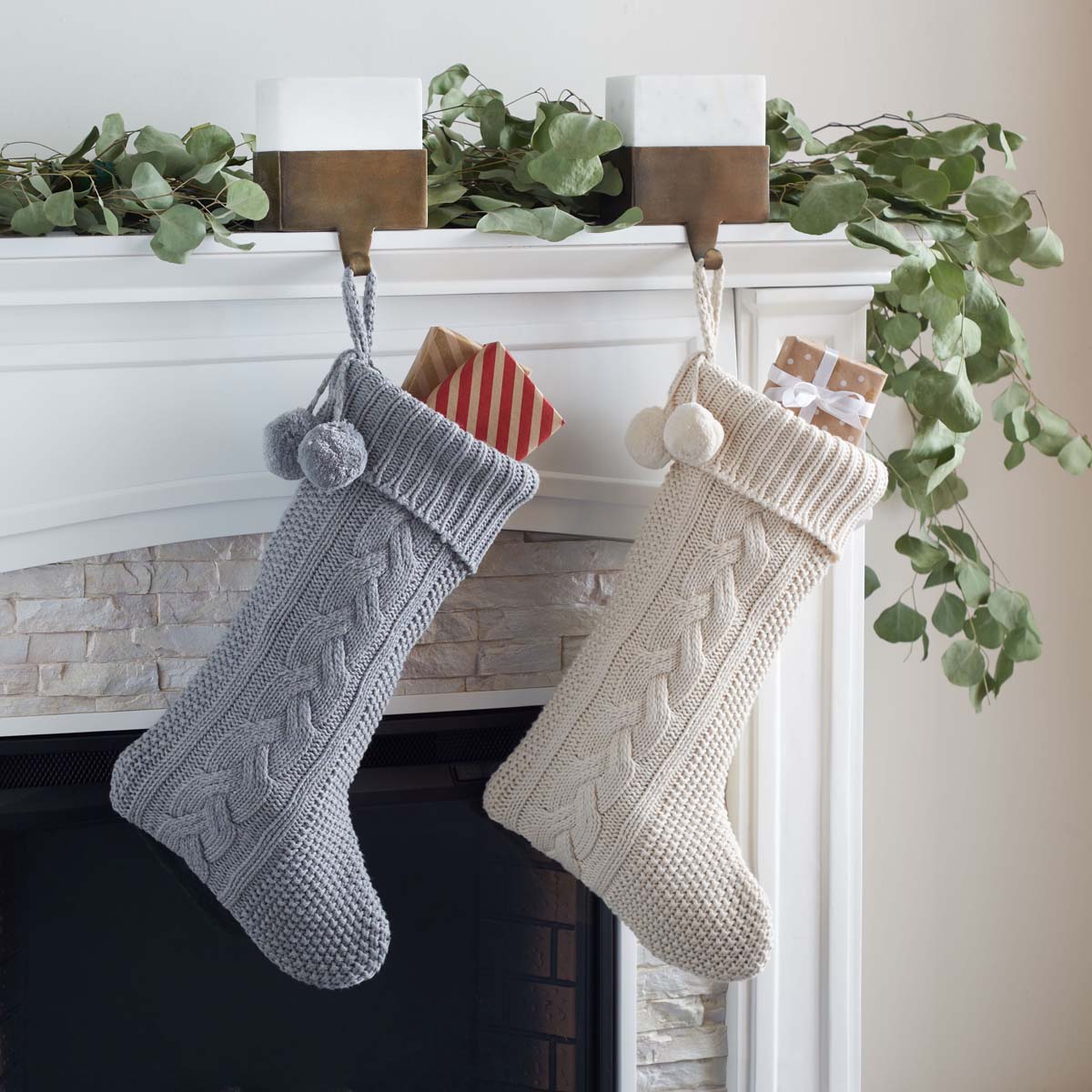 Nutmeg Stocking | Safavieh - HOL1000 - Grey/White