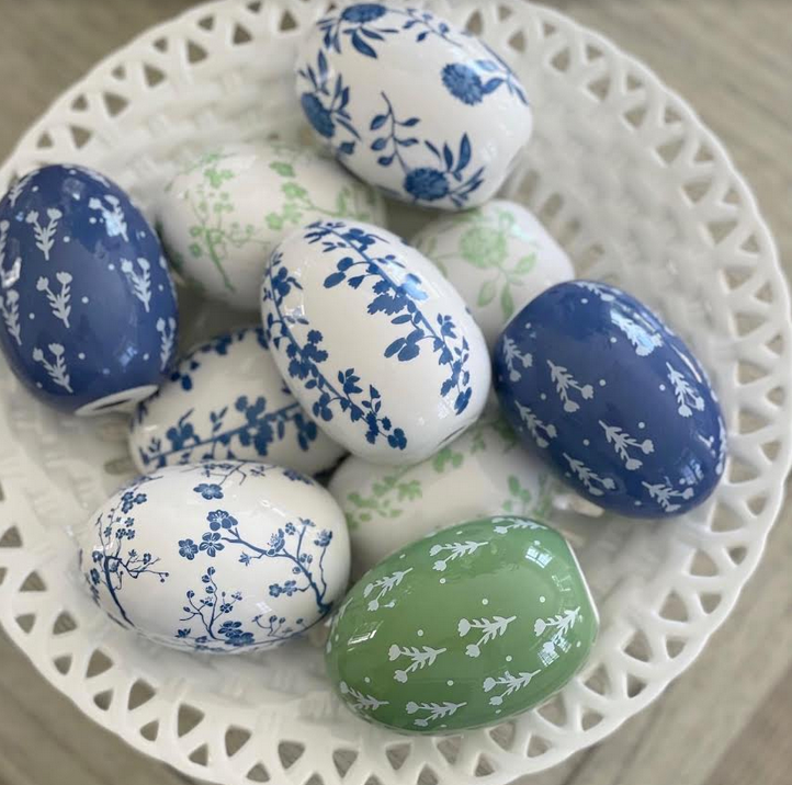 SURPRISE BUNDLE: SET OF 4 BLUE & WHITE PORCELAIN EGGS