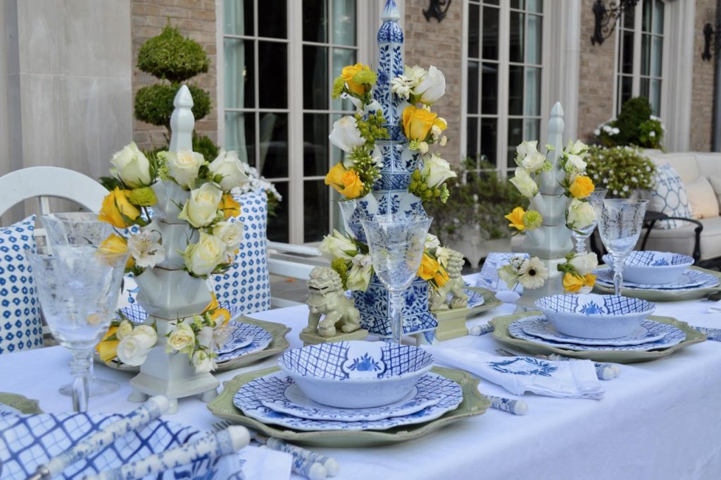 Setting a table with tulipieres and pagoda melamine..... - The ...