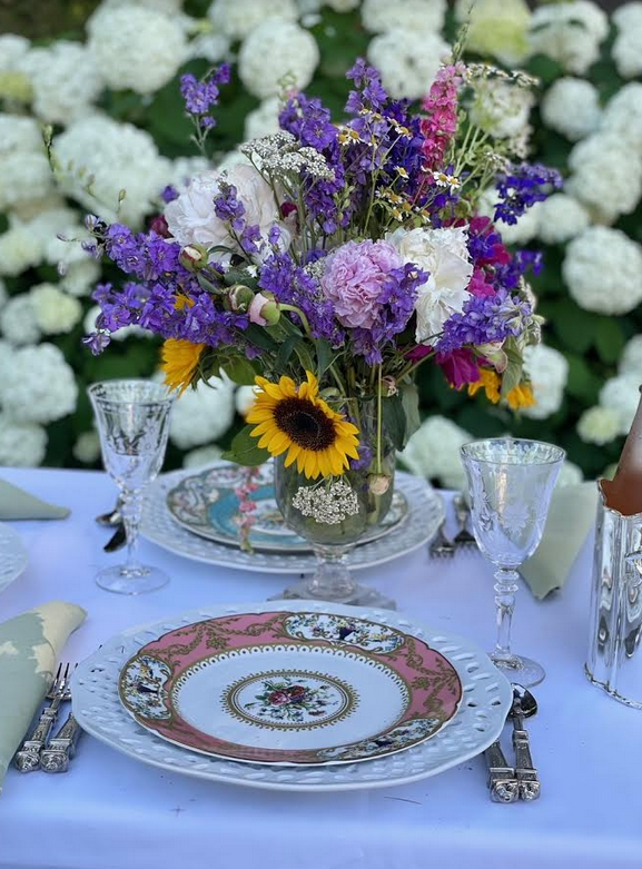 Dining among the hydrangeas..... - The Enchanted Home