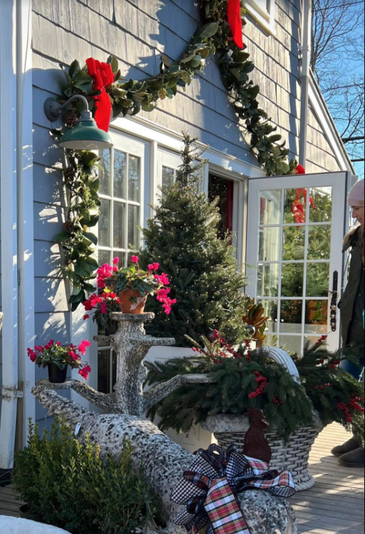 Our 2022 Holiday Love contest is on- round one! - The Enchanted Home