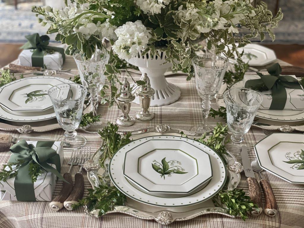 LILY OF THE VALLEY GREEN AND WHITE DINNER PLATE