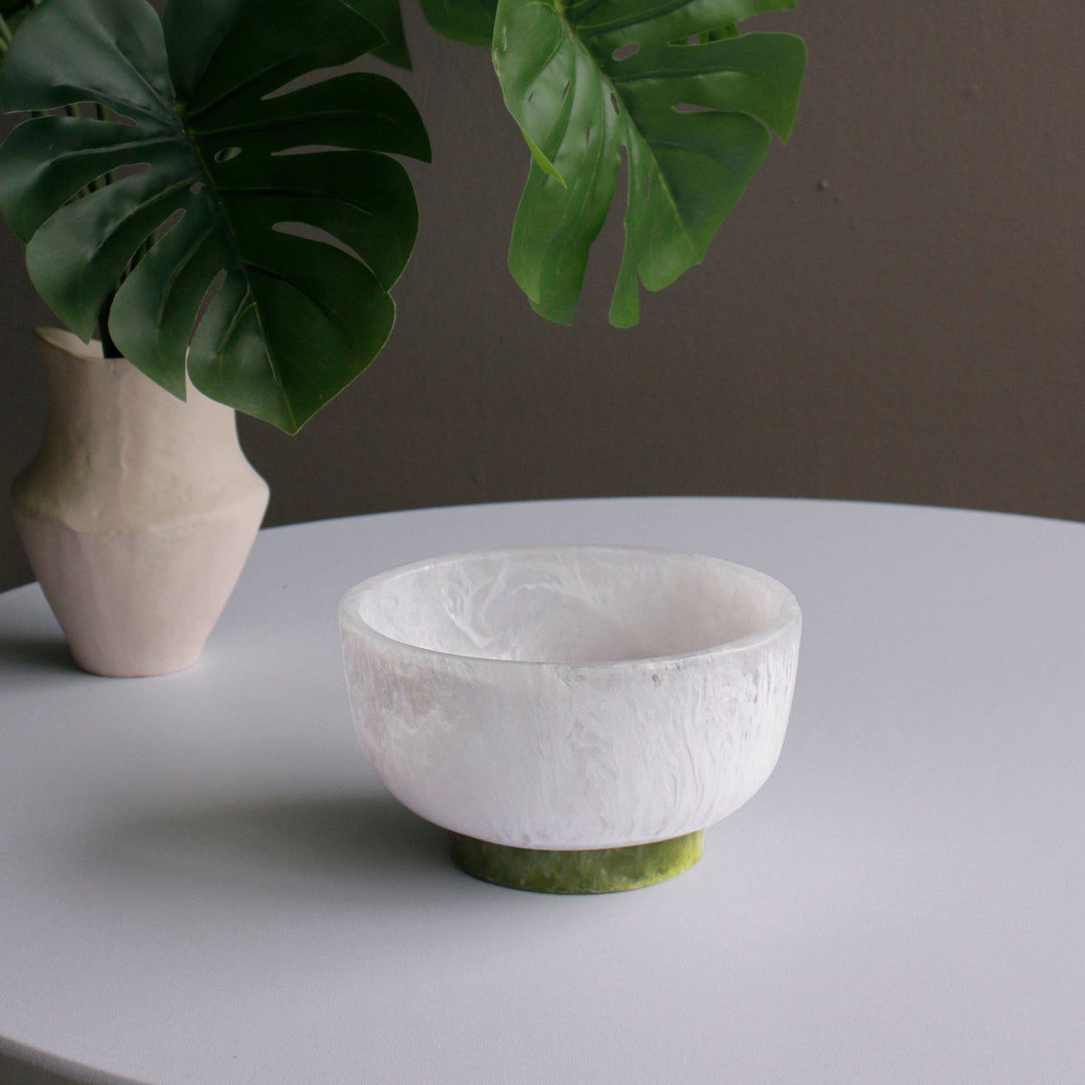 RESIN Rio Small Bowl with Base (White and Green)