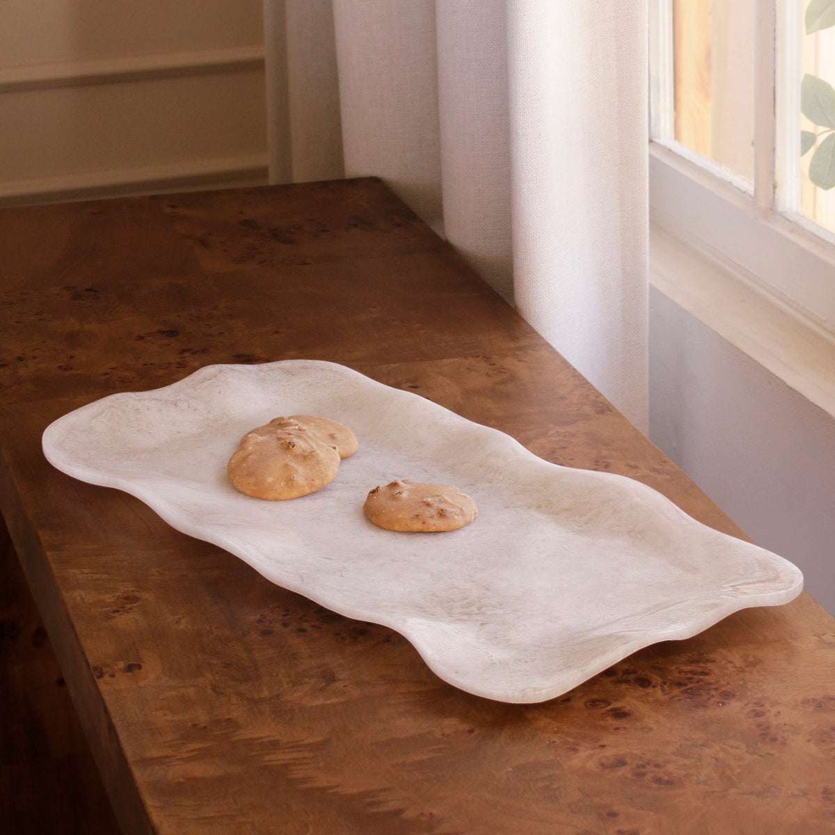 RESIN Alabaster Long Rectangle Tray White Swirl