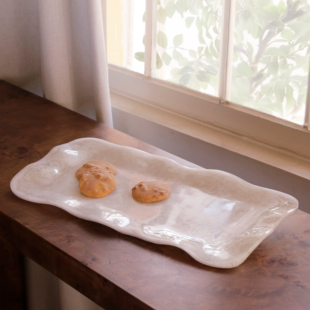RESIN Alabaster Long Rectangle Tray White Swirl
