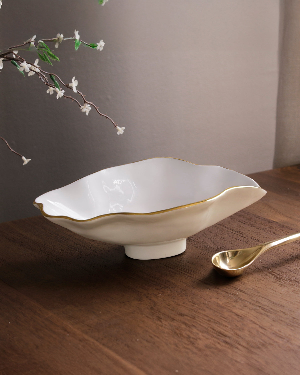 ENCANTO Claire Small Oval Bowl with Spoon (Cream, White and Gold)