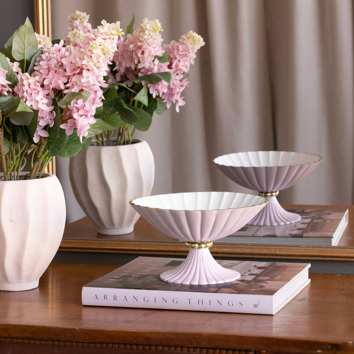 ENCANTO Vienna Small Pedestal (Camellia and White)