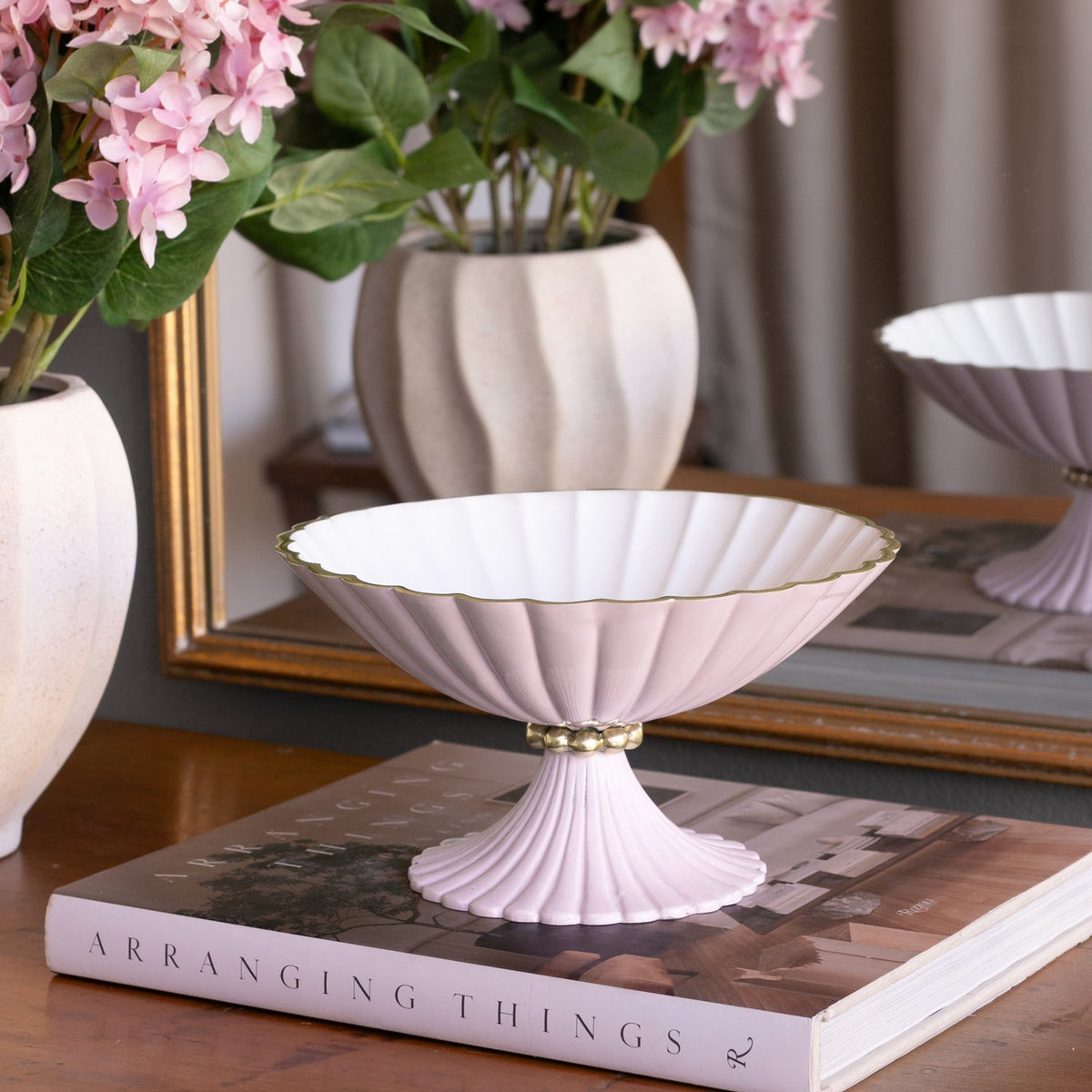 ENCANTO Vienna Small Pedestal (Camellia and White)