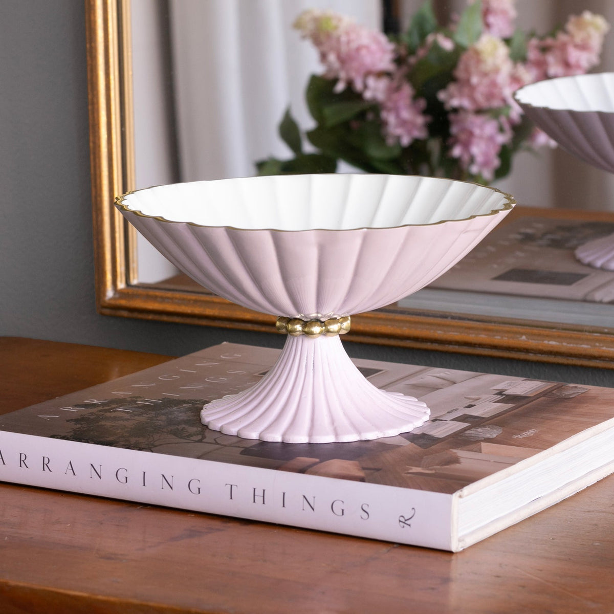 ENCANTO Vienna Small Pedestal (Camellia and White)