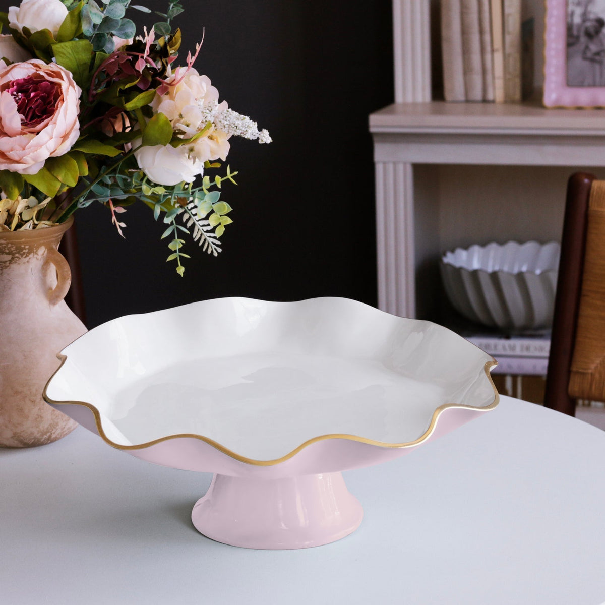 ENCANTO Carola Pedestal Cake Plate (Camellia and White)