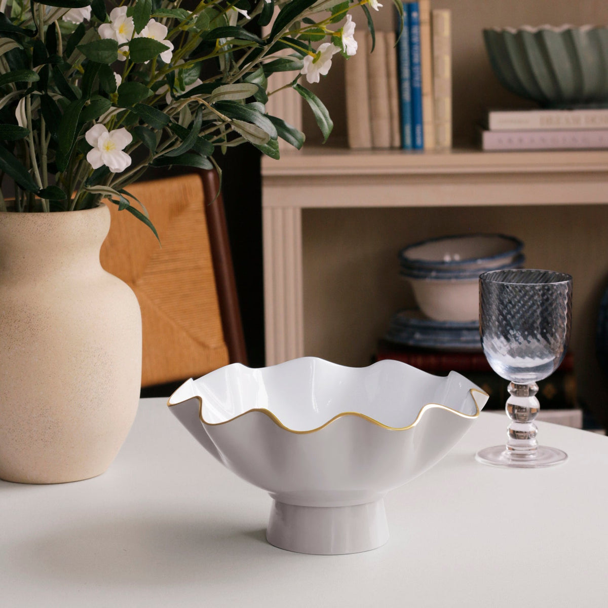 ENCANTO Carola Small Pedestal (Dove and White)