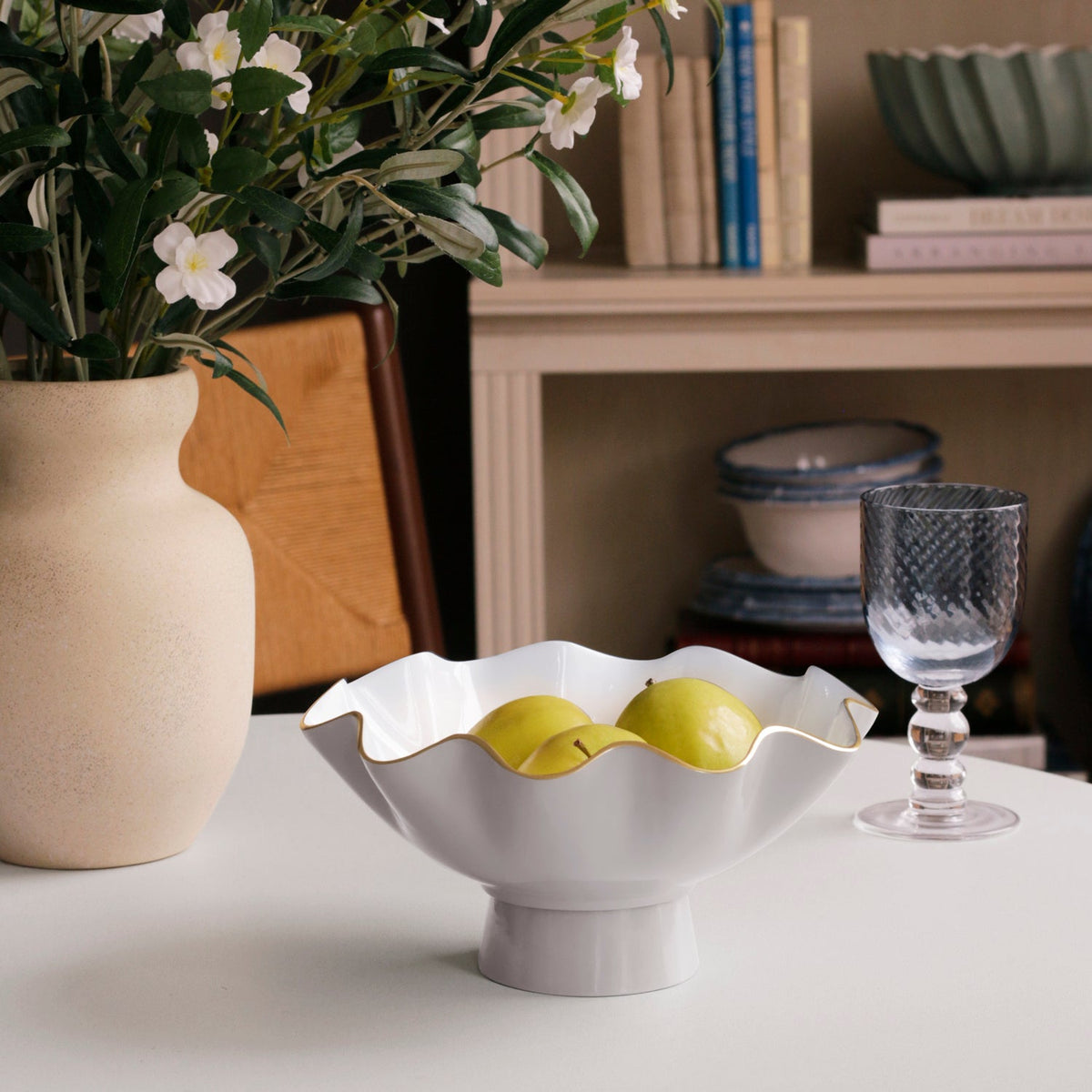 ENCANTO Carola Small Pedestal (Dove and White)