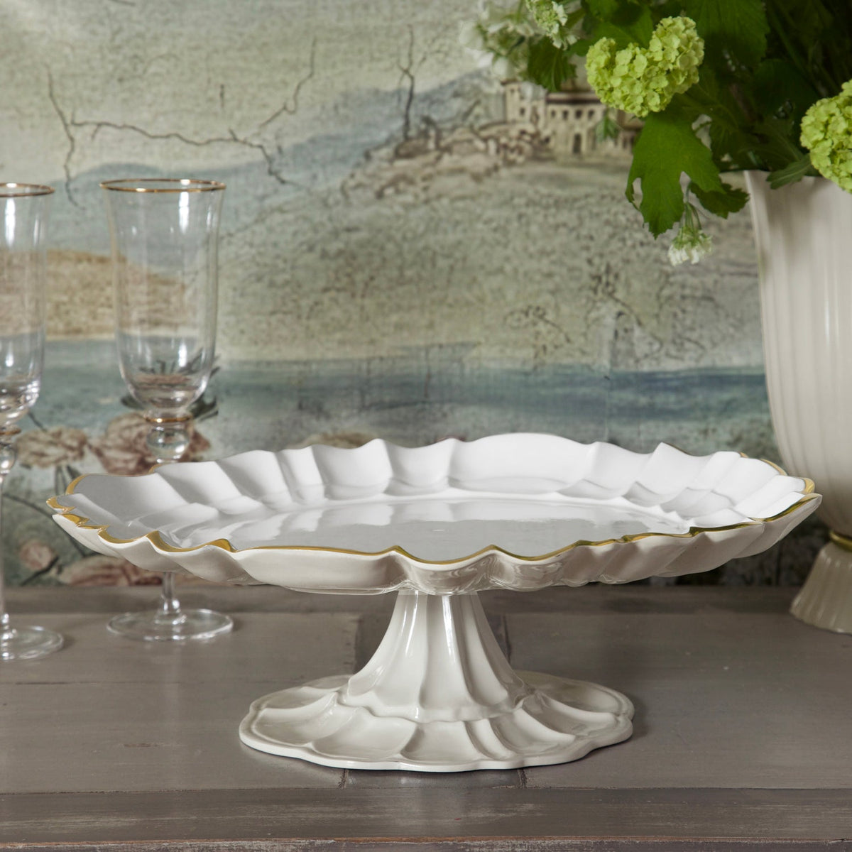 ENCANTO Tuscany Pedestal Cake Plate (Cream and White)