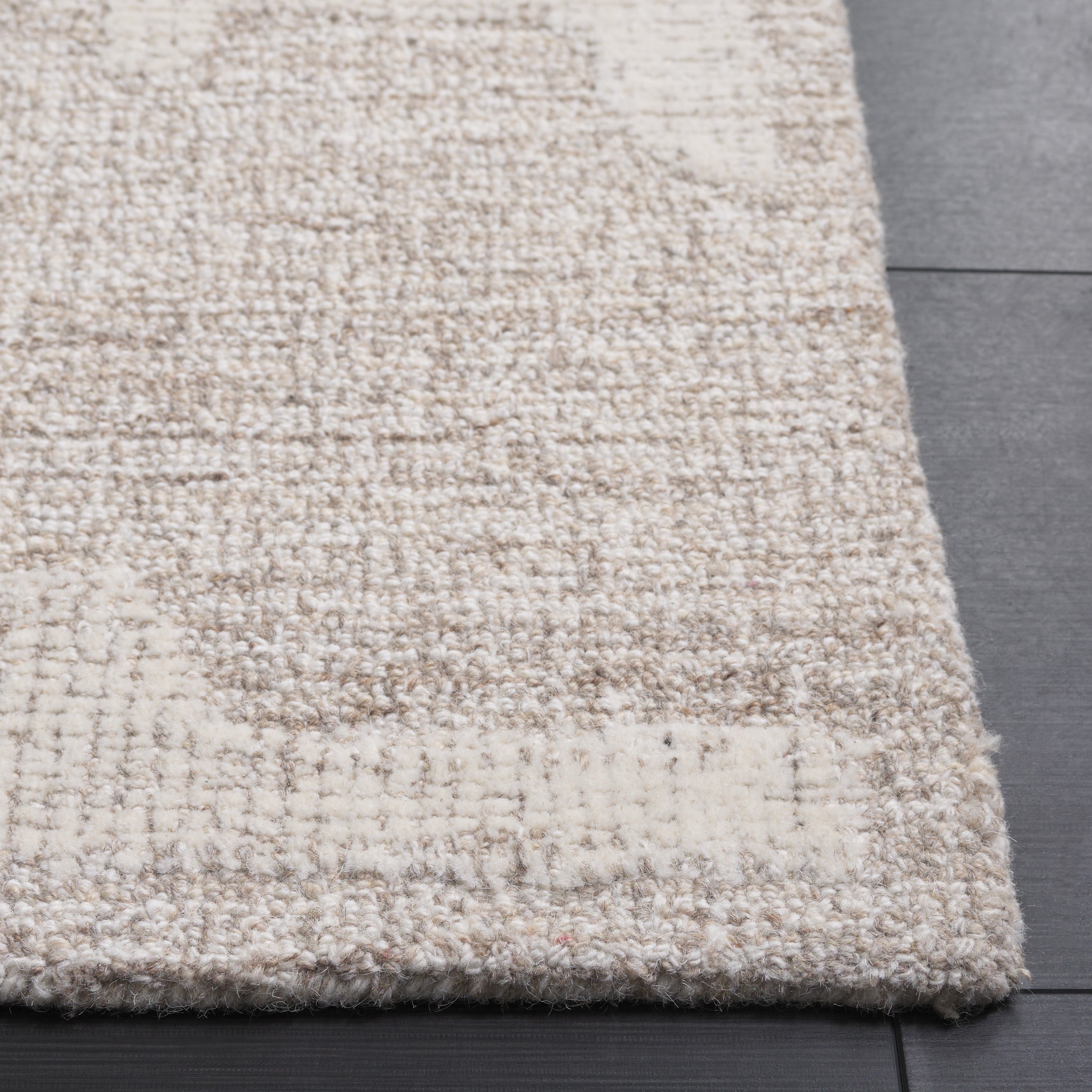Beige / Ivory