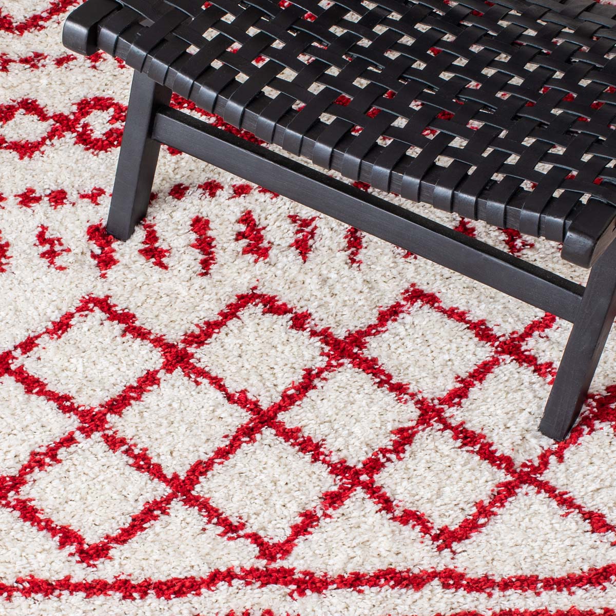 Safavieh Arizona Shag 741 Rug, Red, ASG741 - Ivory / Red