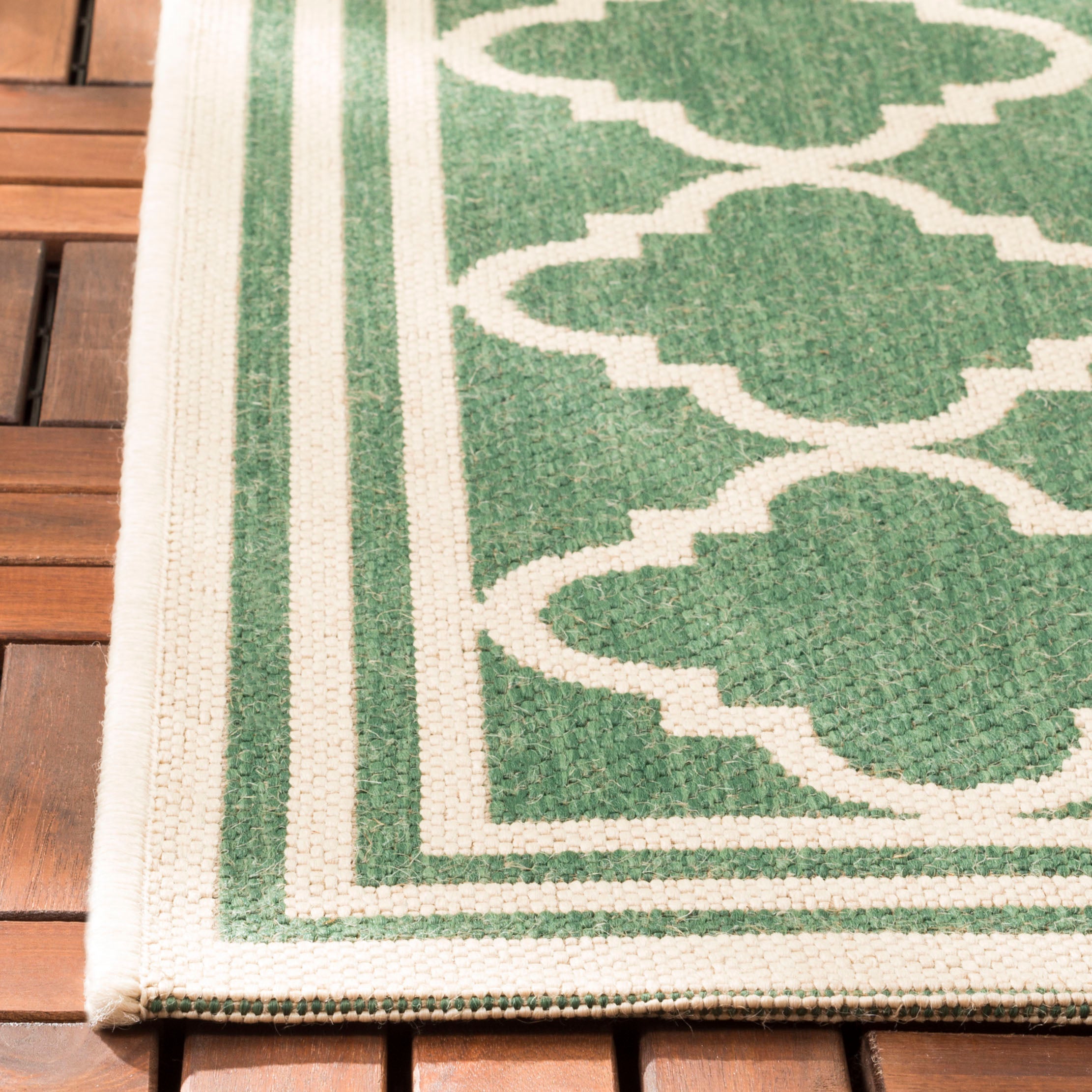 Beach House Rug | Safavieh -  BHS121Y - Green / Cream