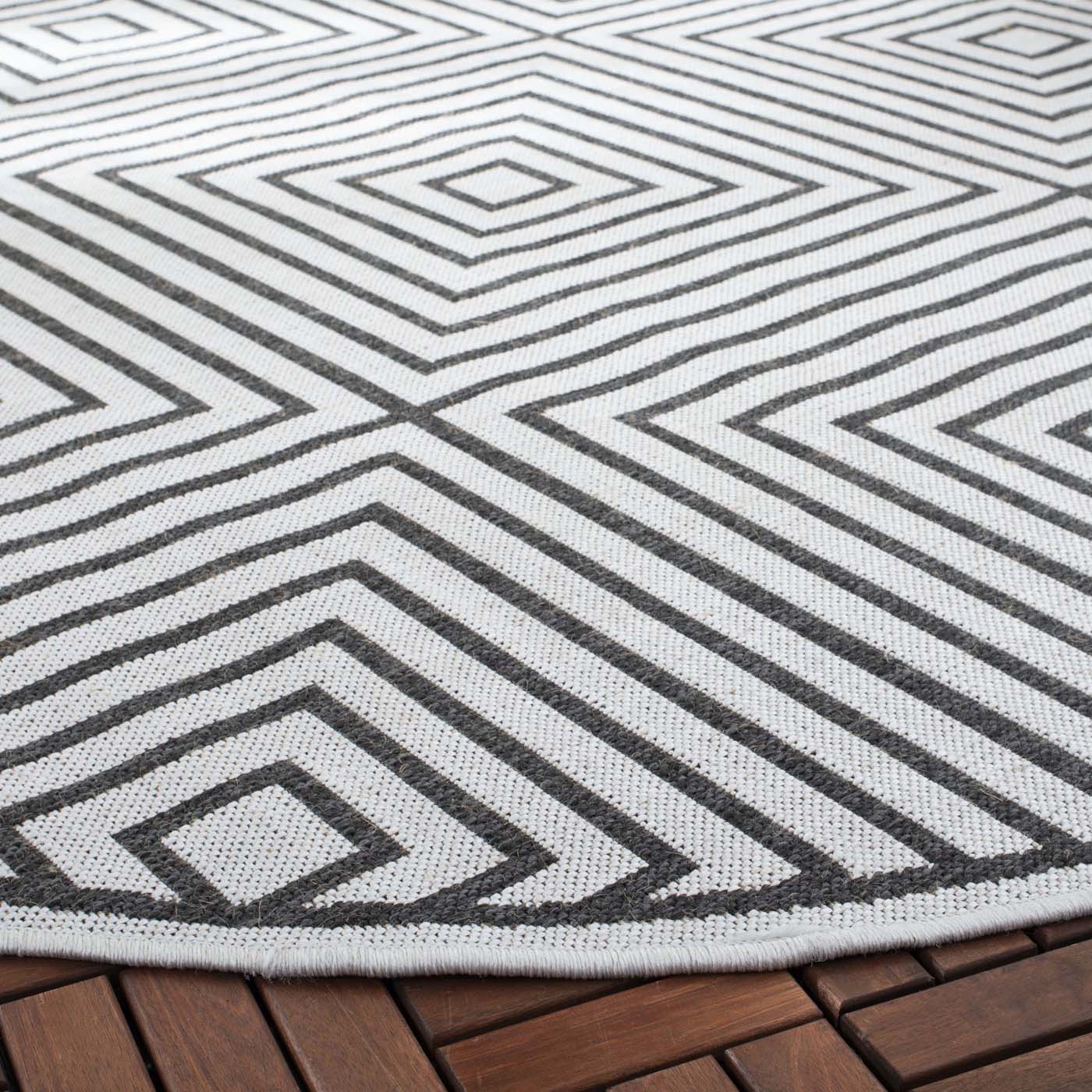 Beach House 123 Rug | Safavieh - BHS123 - Light Grey / Charcoal