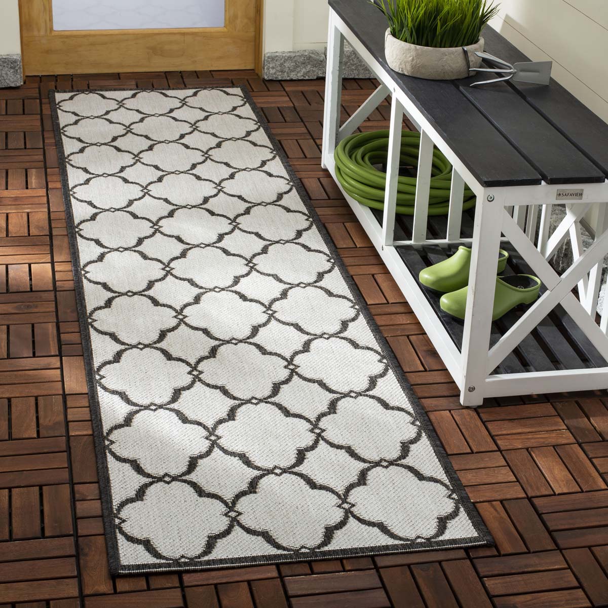 Beach House 125 Rug | Safavieh - BHS125 - Light Grey / Charcoal