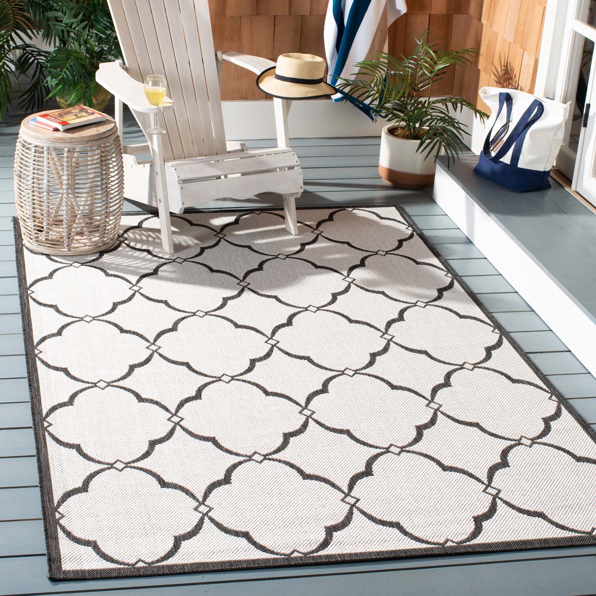 Beach House 125 Rug | Safavieh - BHS125 - Light Grey / Charcoal