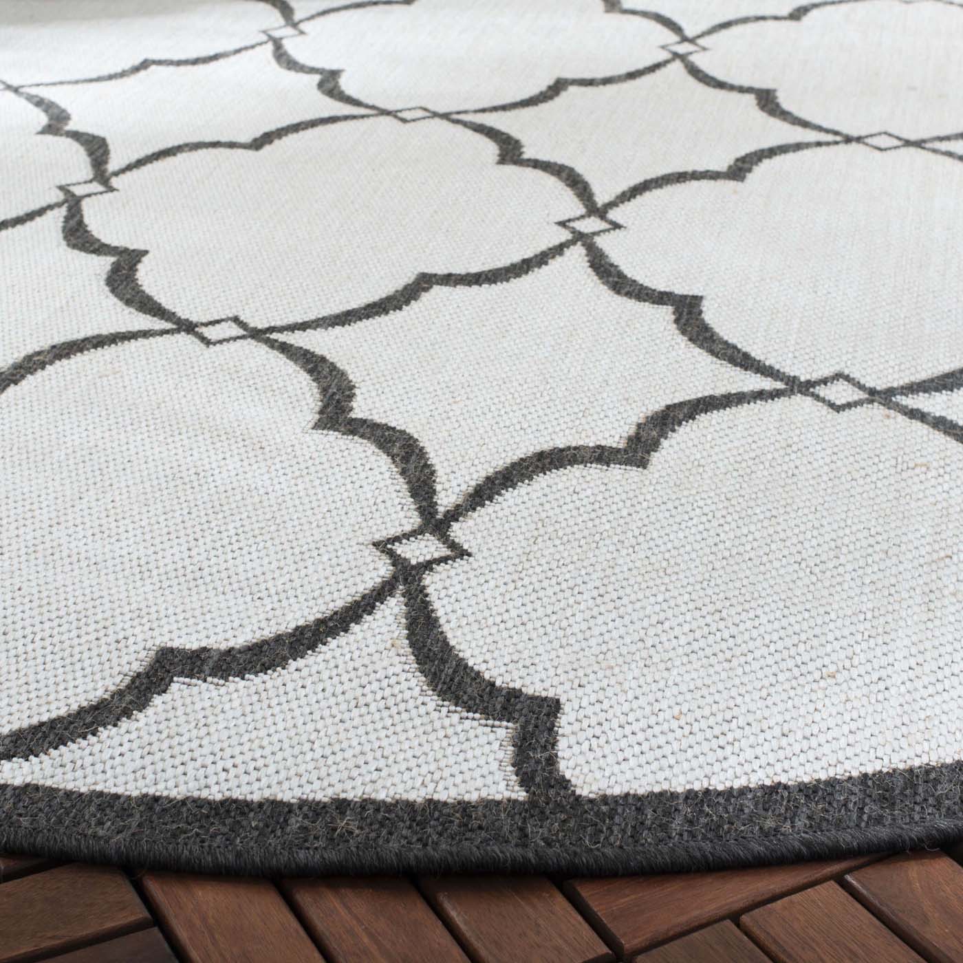 Beach House 125 Rug | Safavieh - BHS125 - Light Grey / Charcoal