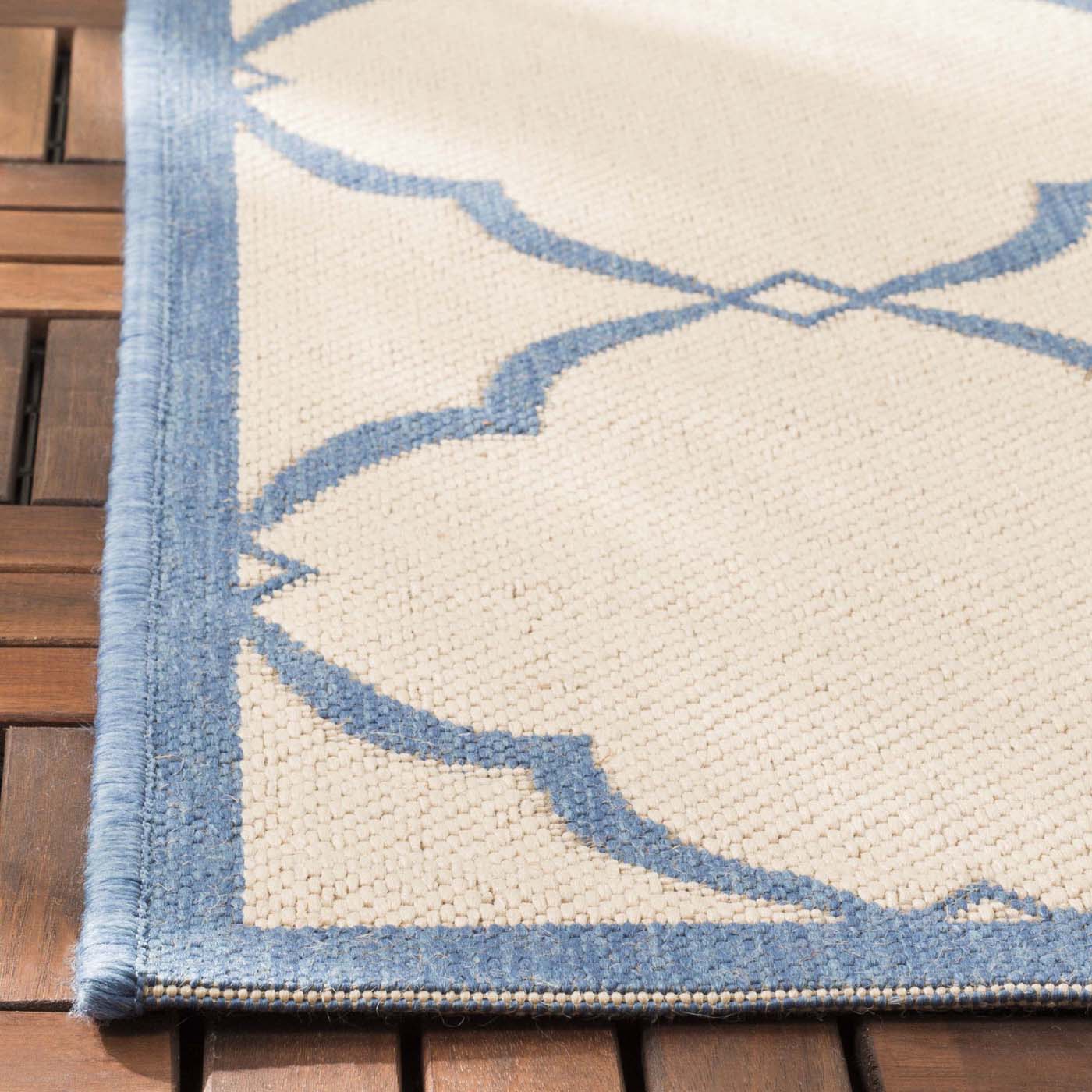 Beach House 125 Rug | Safavieh - BHS125 - Cream / Blue