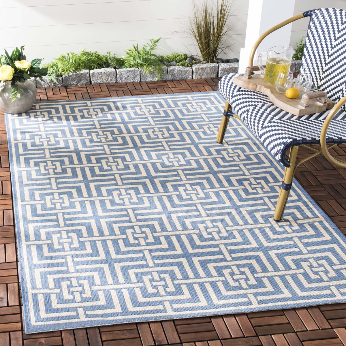 Beach House 128 Rug | Safavieh - BHS128 - Blue / Cream