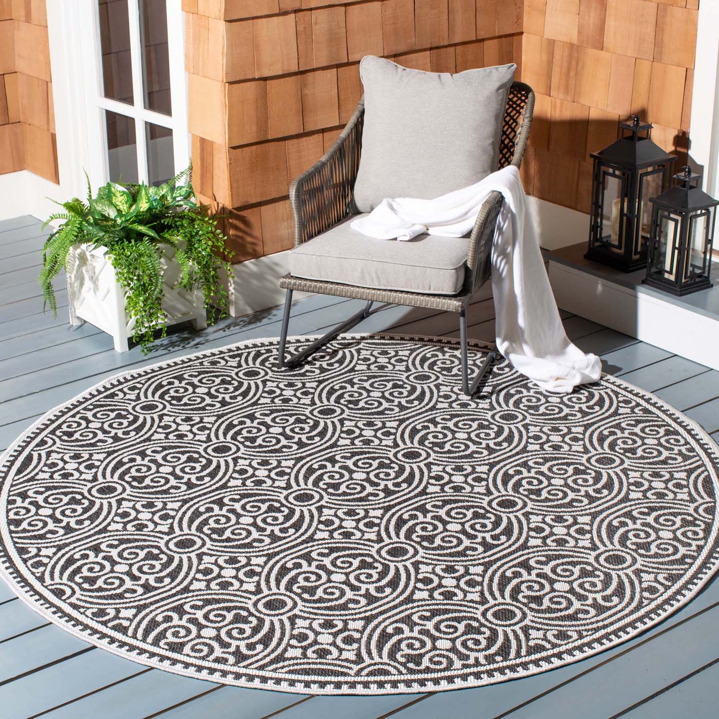 Beach House 134 Rug | Safavieh - BHS134 - Light Grey / Charcoal