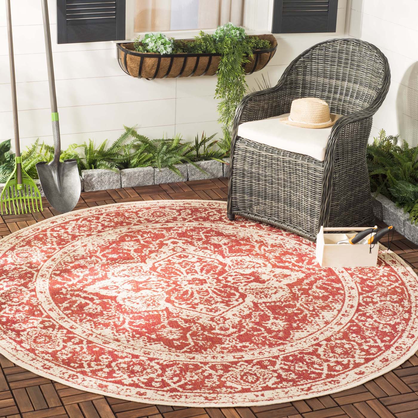 Beach House Rug | Safavieh -  BHS137Q - Red / Cream