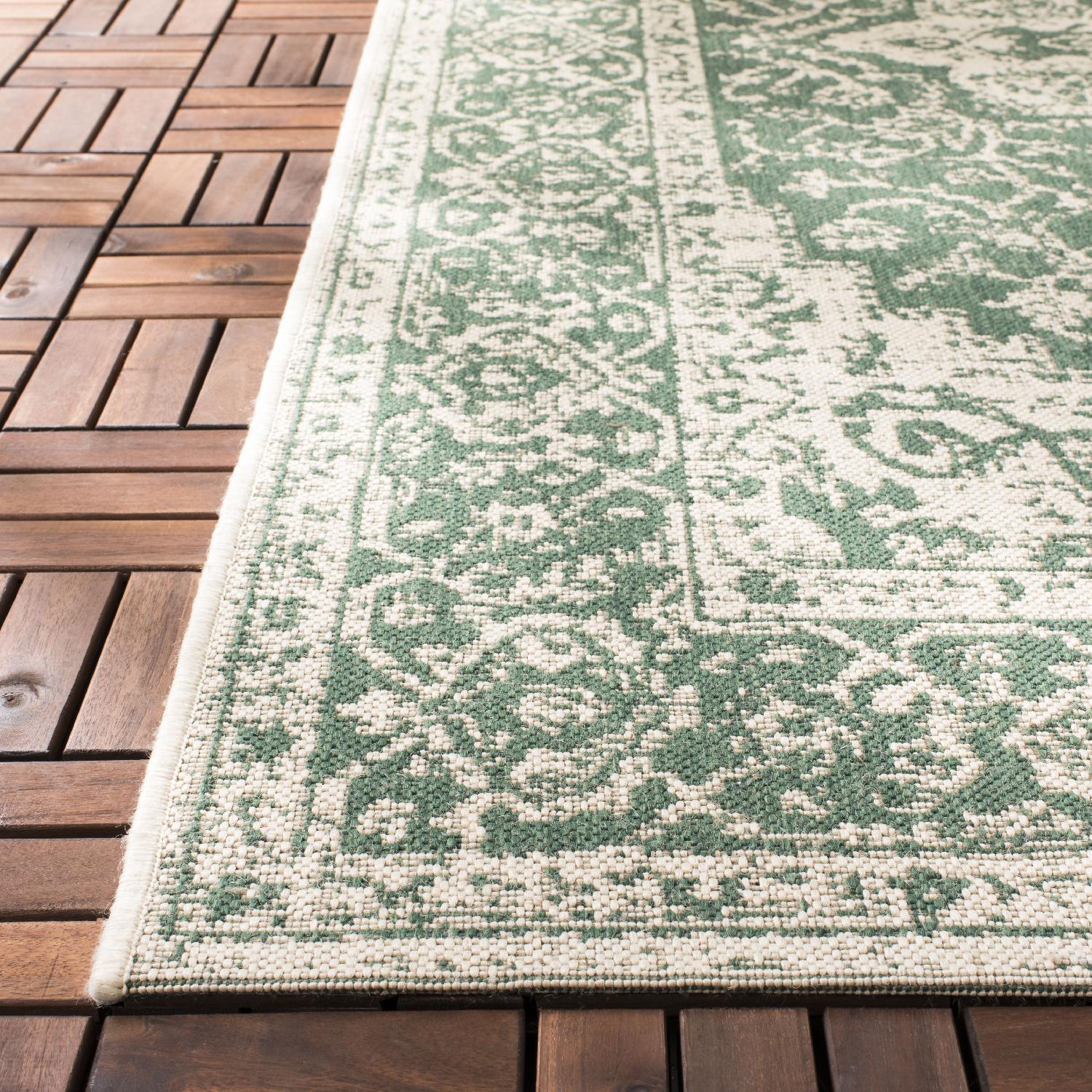 Beach House Rug | Safavieh -  BHS137Y - Green / Cream