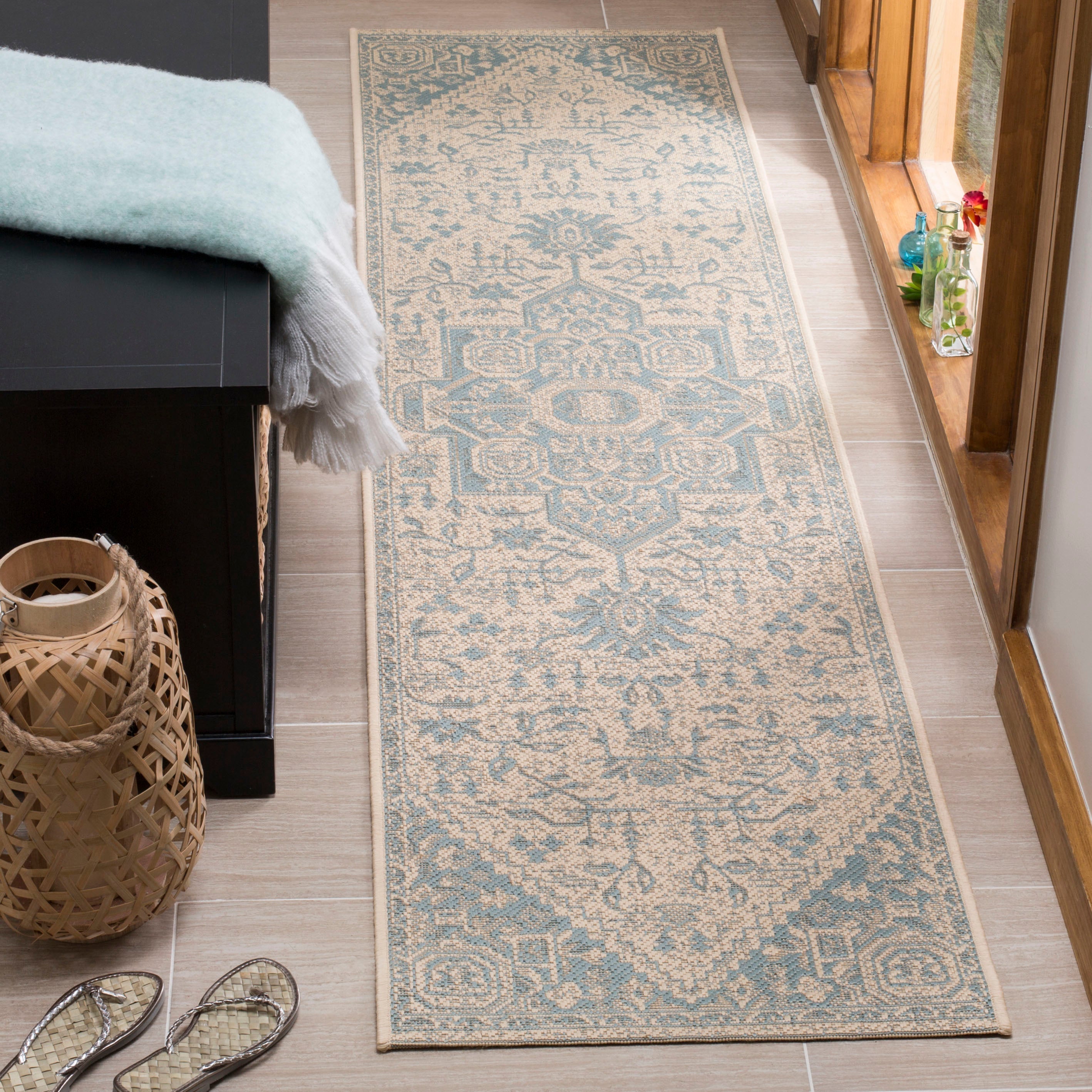 Beach House 138 Rug | Safavieh - BHS138 - Aqua / Cream