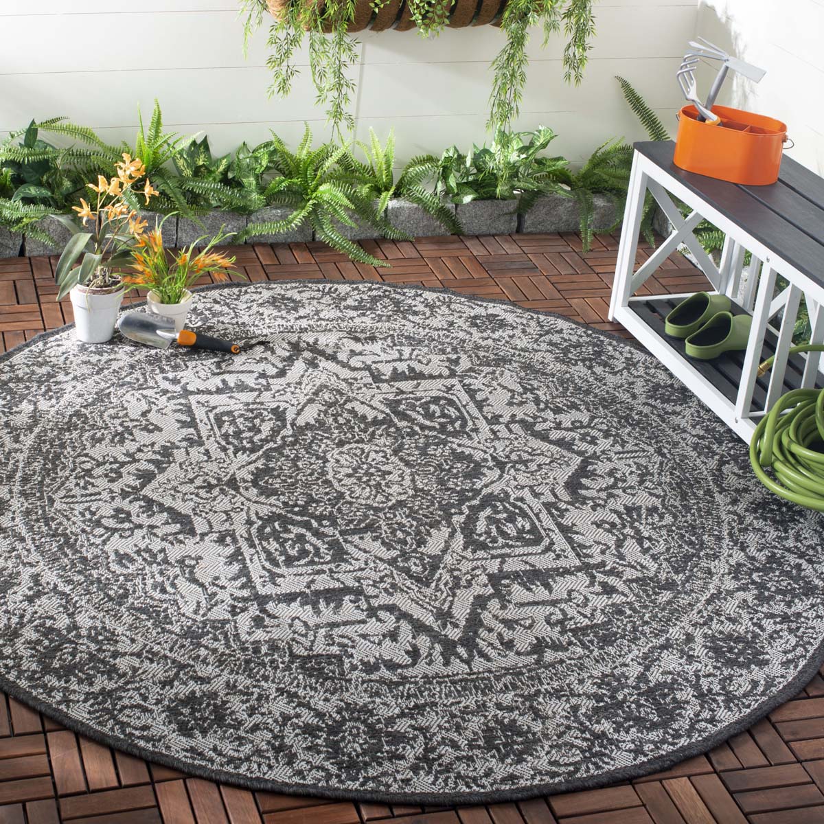 Beach House 139 Rug | Safavieh - BHS139 - Light Grey / Charcoal